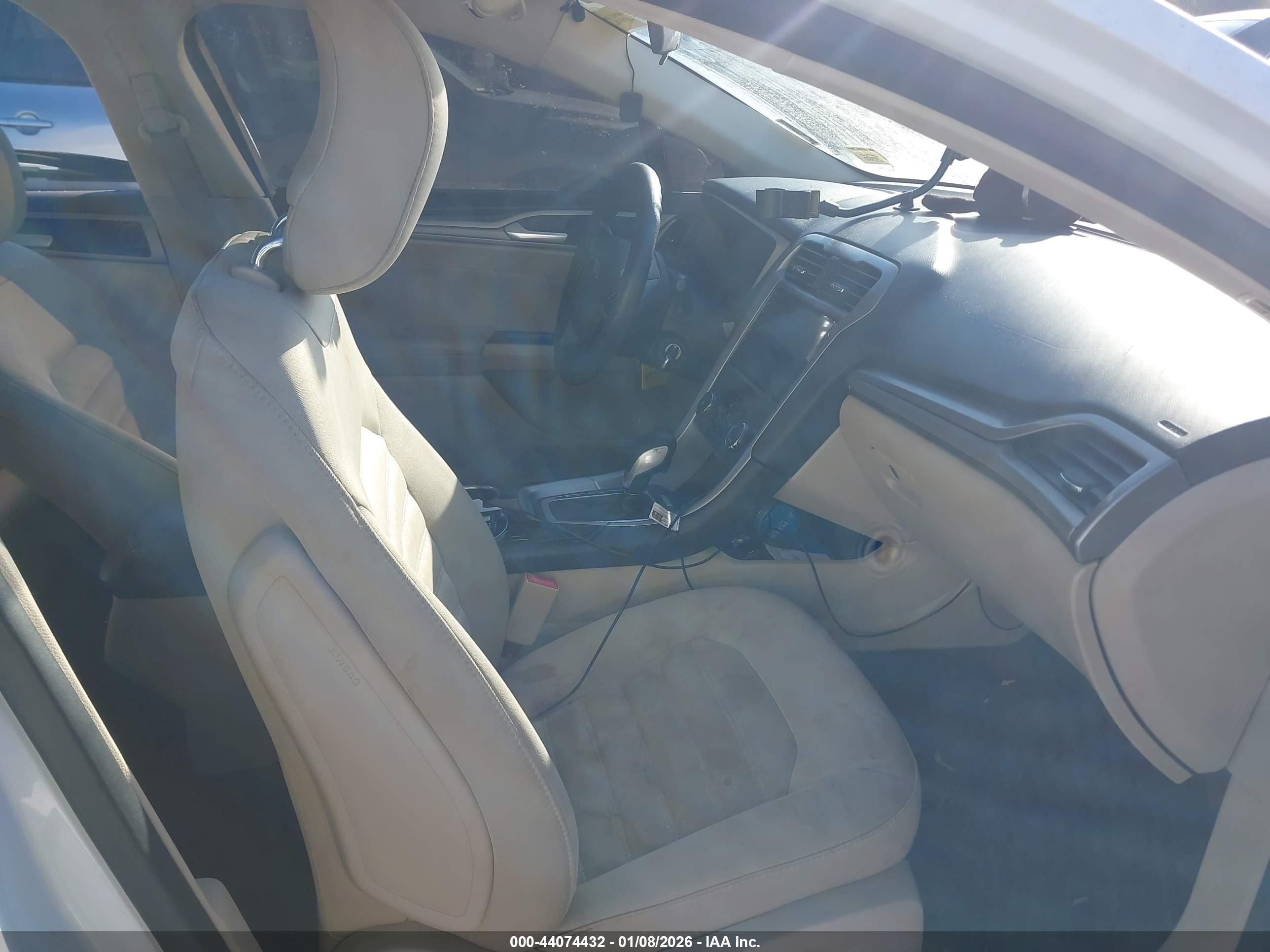 FORD FUSION image 5