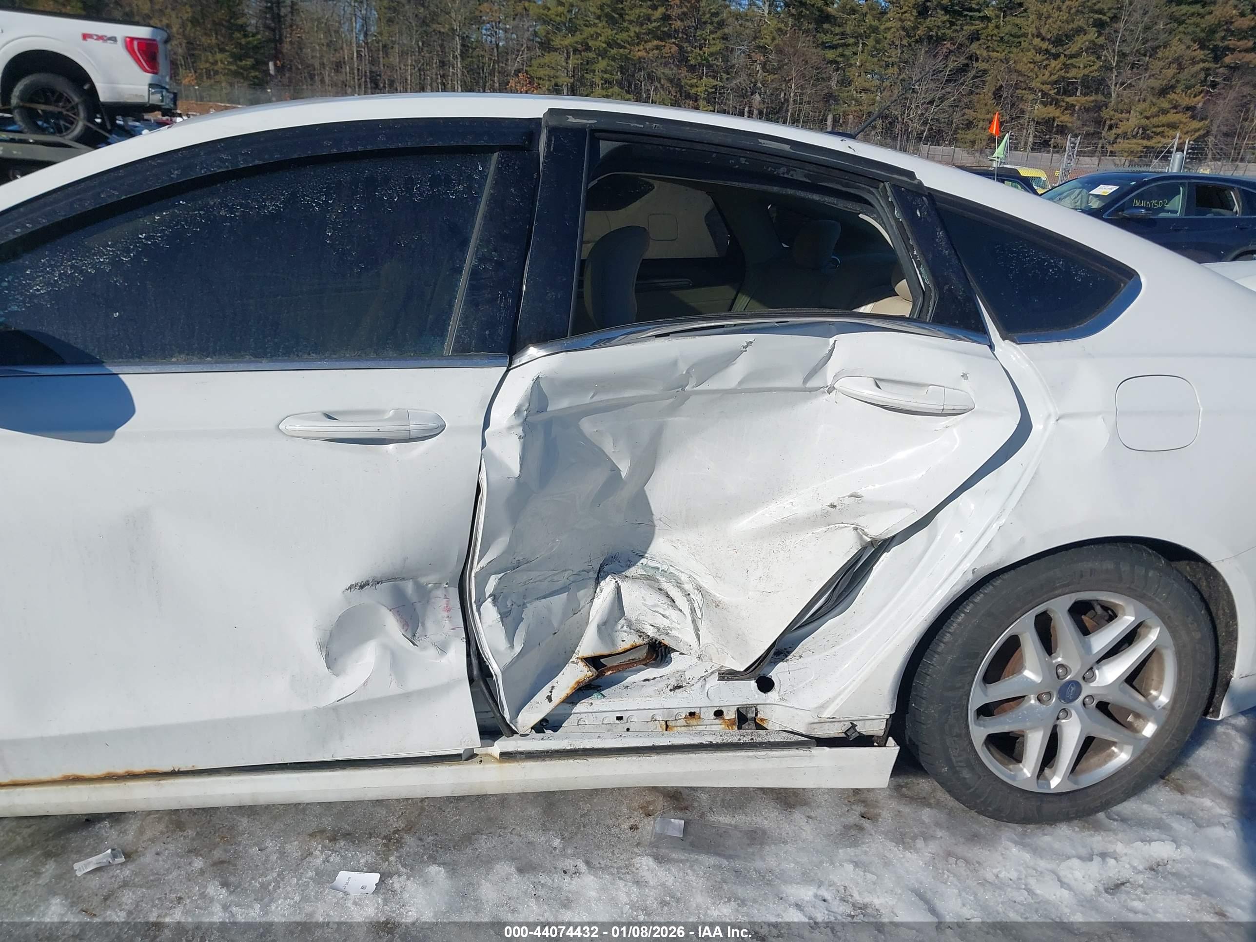 FORD FUSION image 6