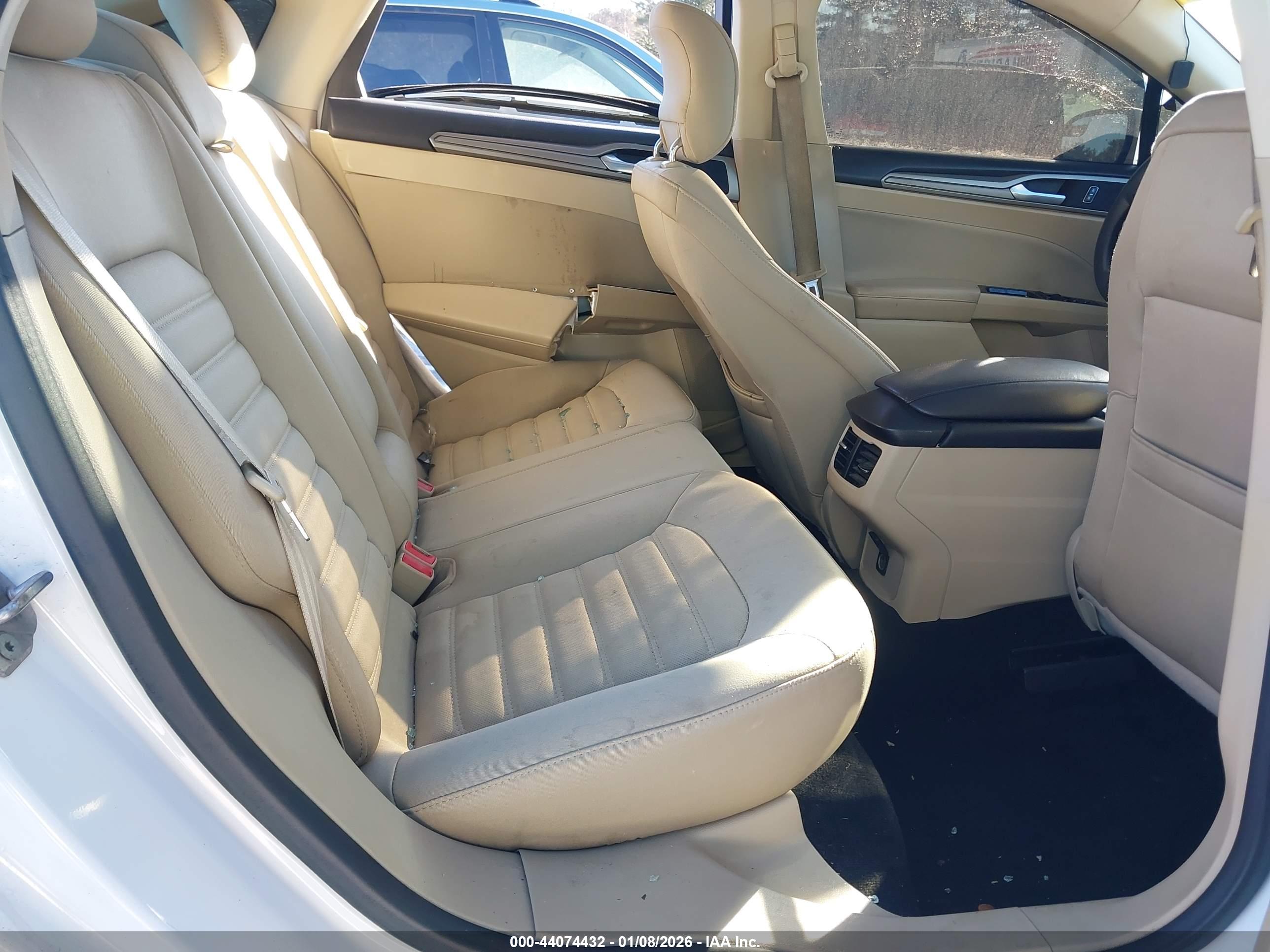 FORD FUSION image 8