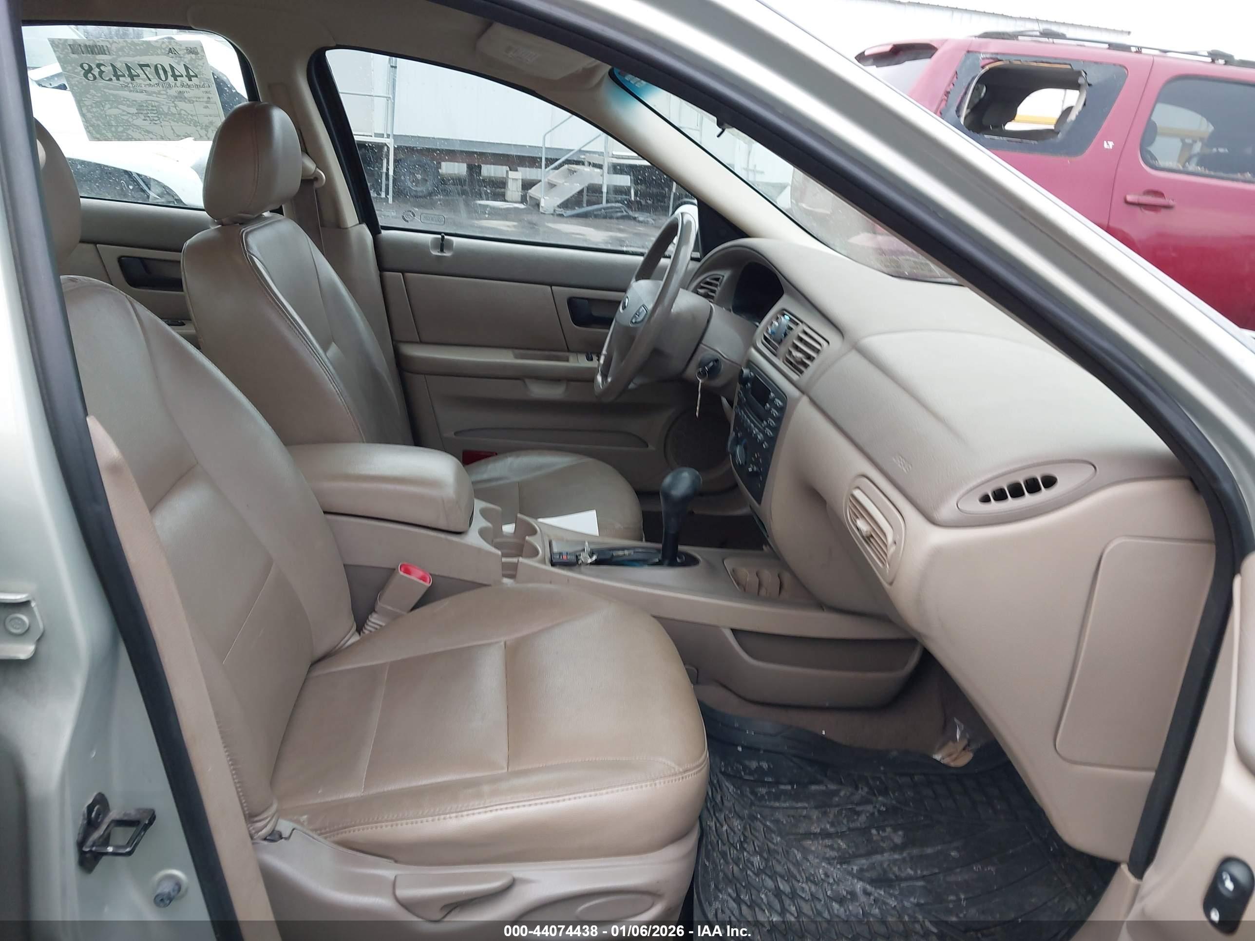 FORD TAURUS image 5