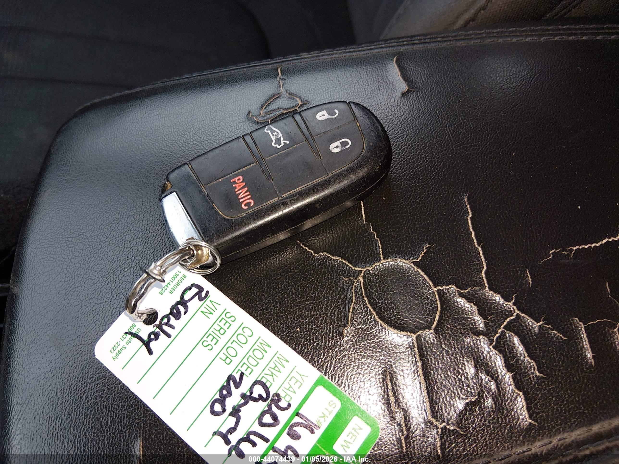 CHRYSLER 200 image 11