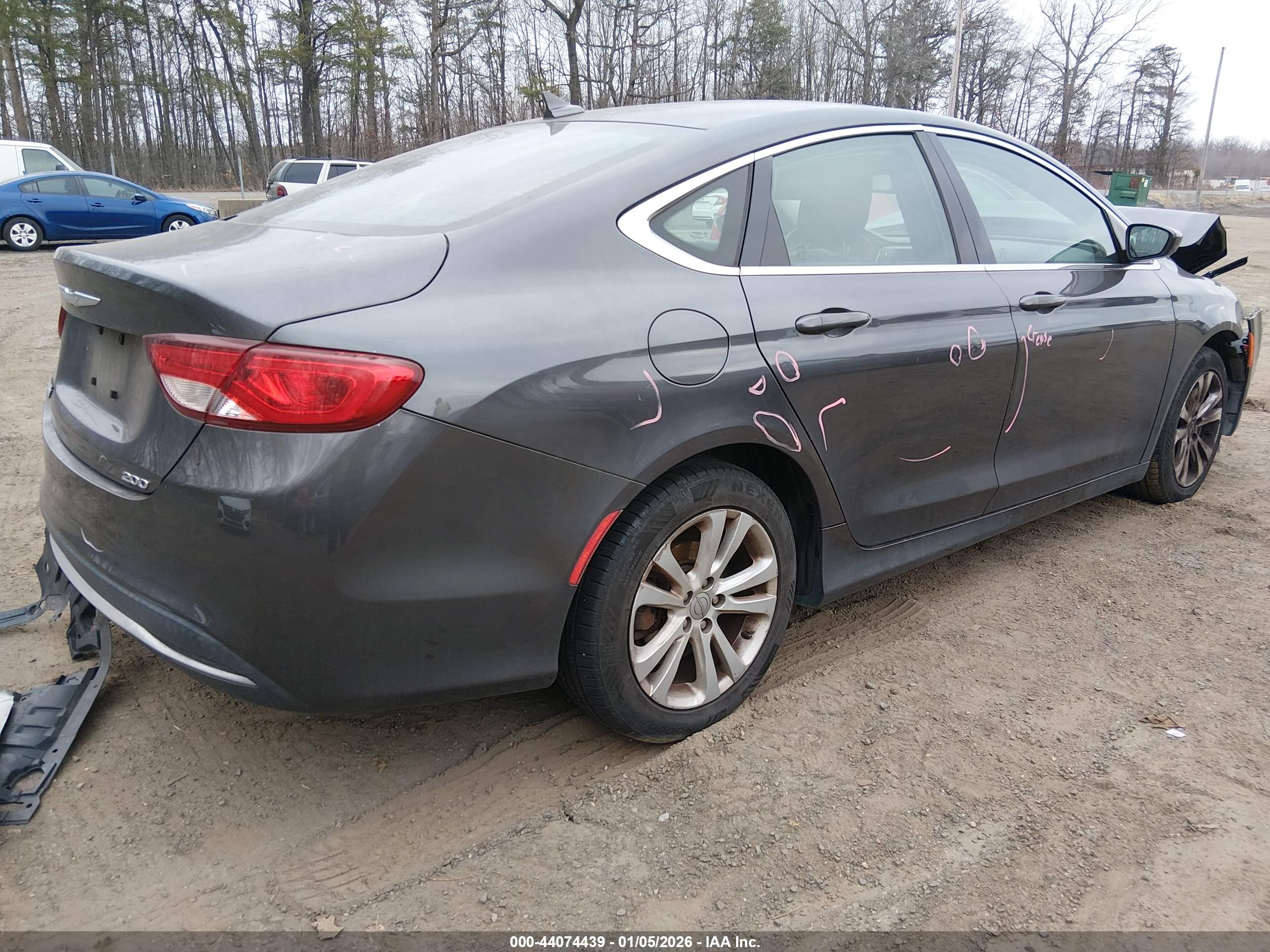 CHRYSLER 200 image 4