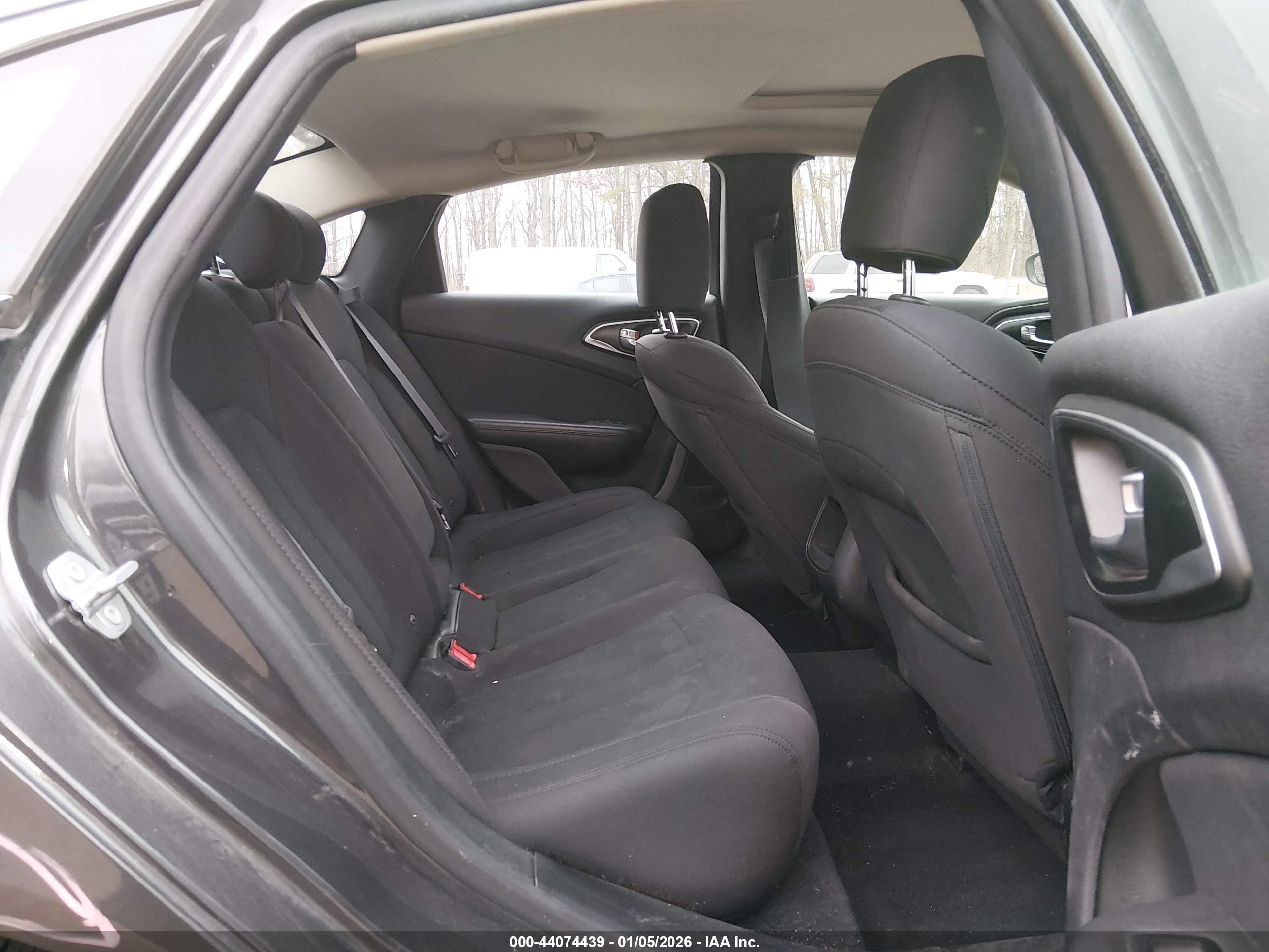 CHRYSLER 200 image 8