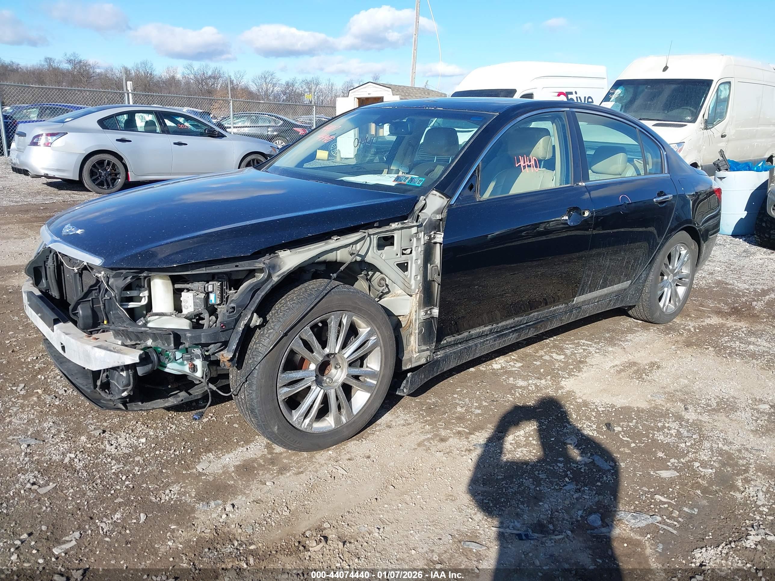 HYUNDAI GENESIS image 2