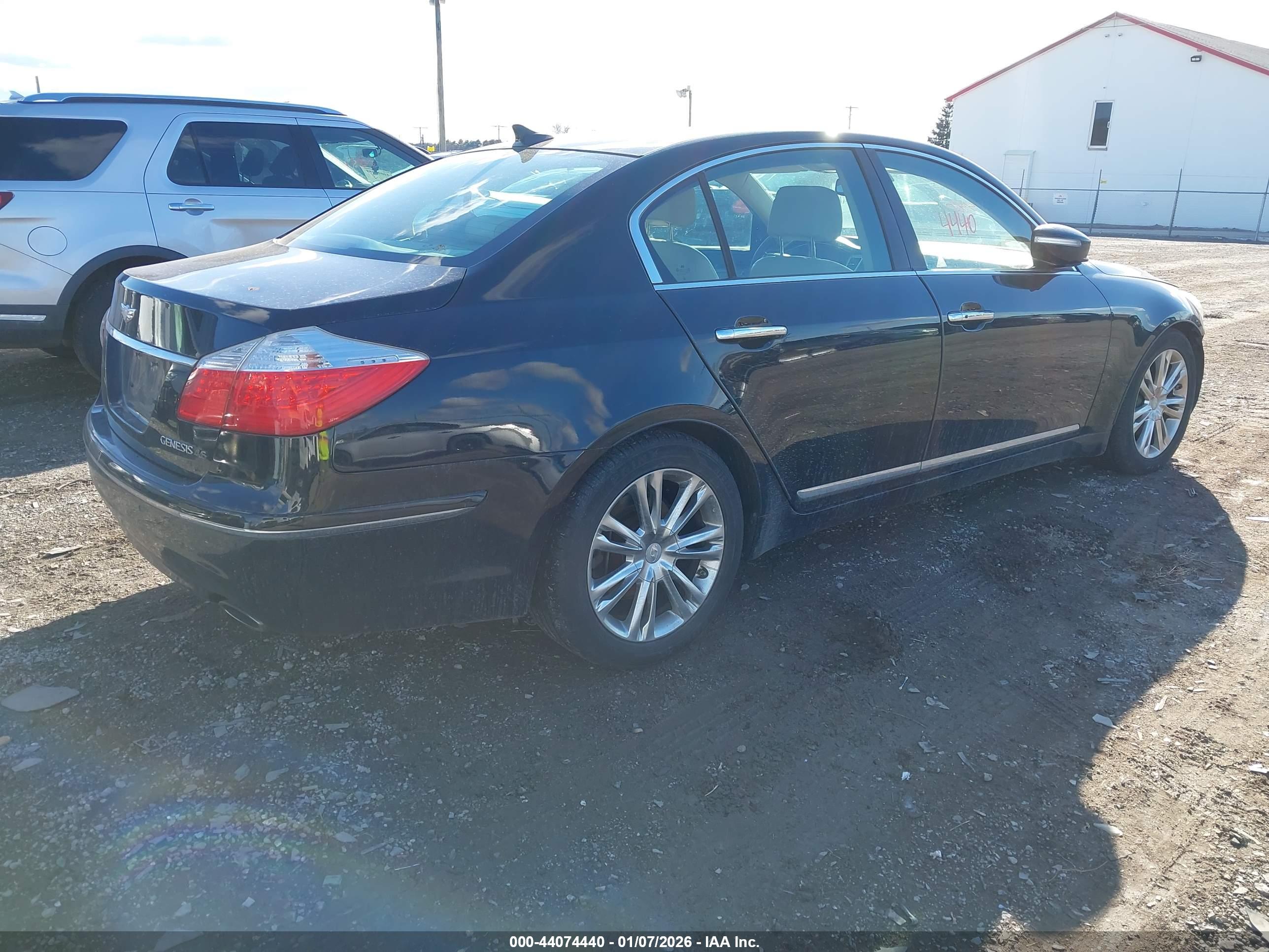 HYUNDAI GENESIS image 4