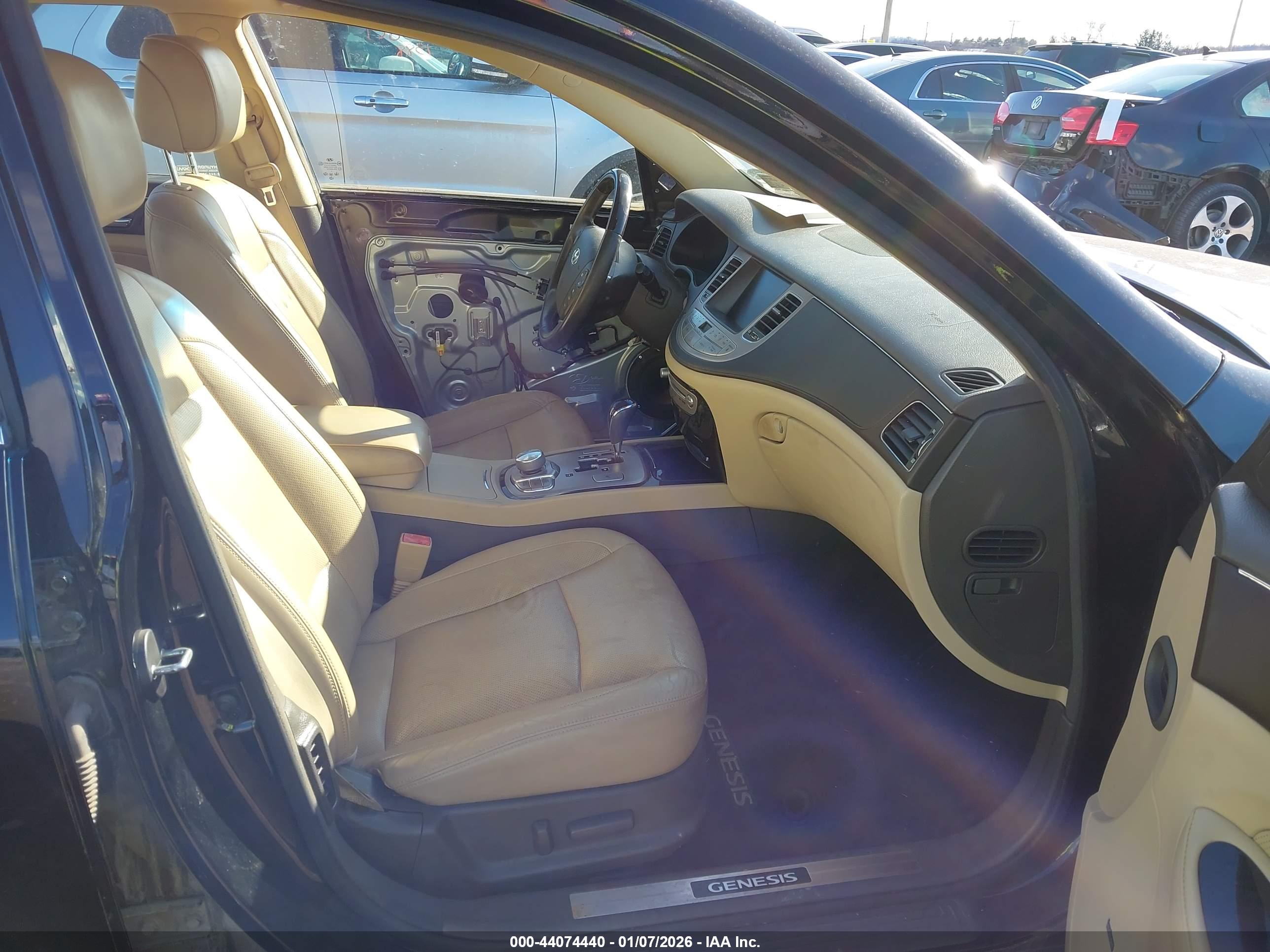HYUNDAI GENESIS image 5