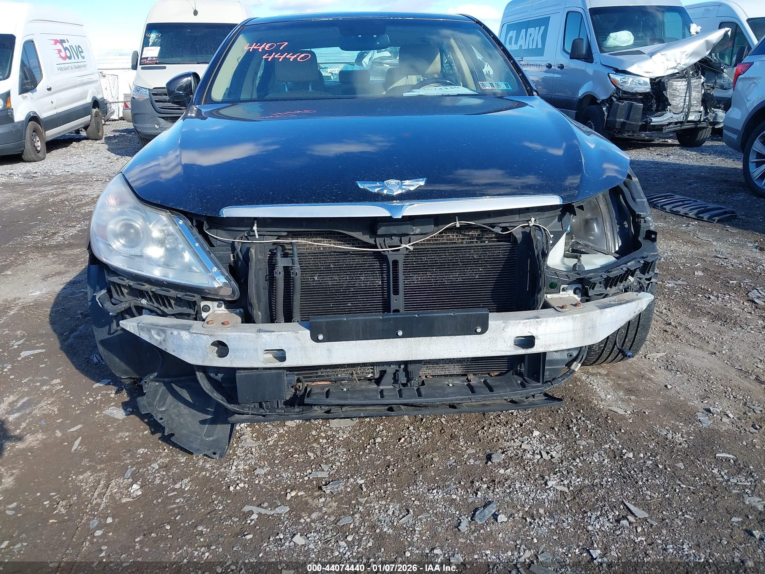 HYUNDAI GENESIS image 6