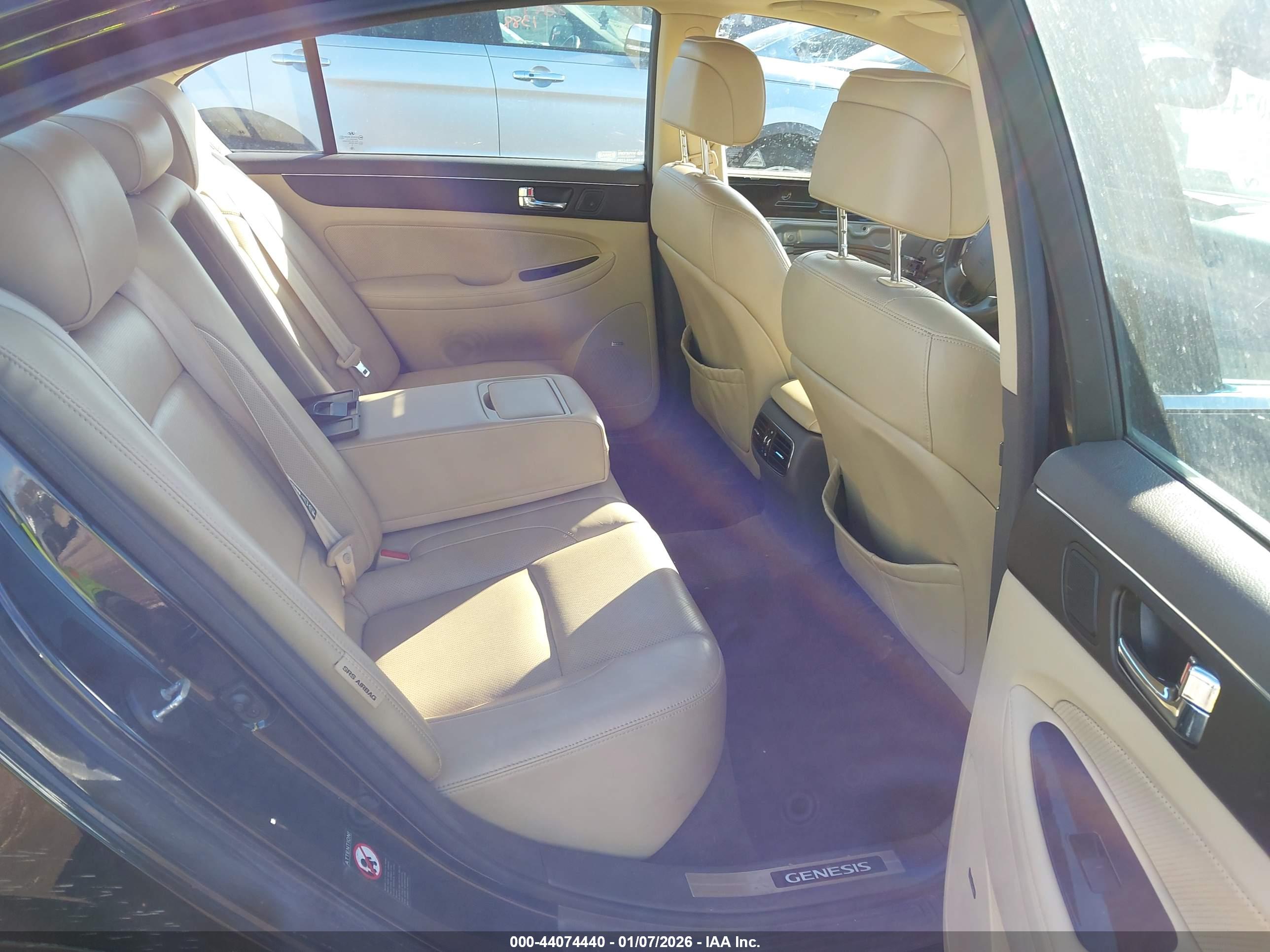 HYUNDAI GENESIS image 8