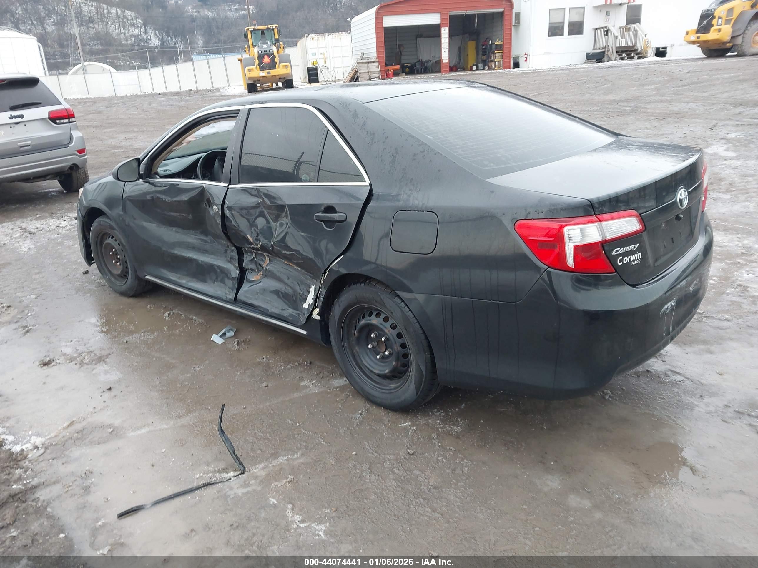 TOYOTA CAMRY image 3