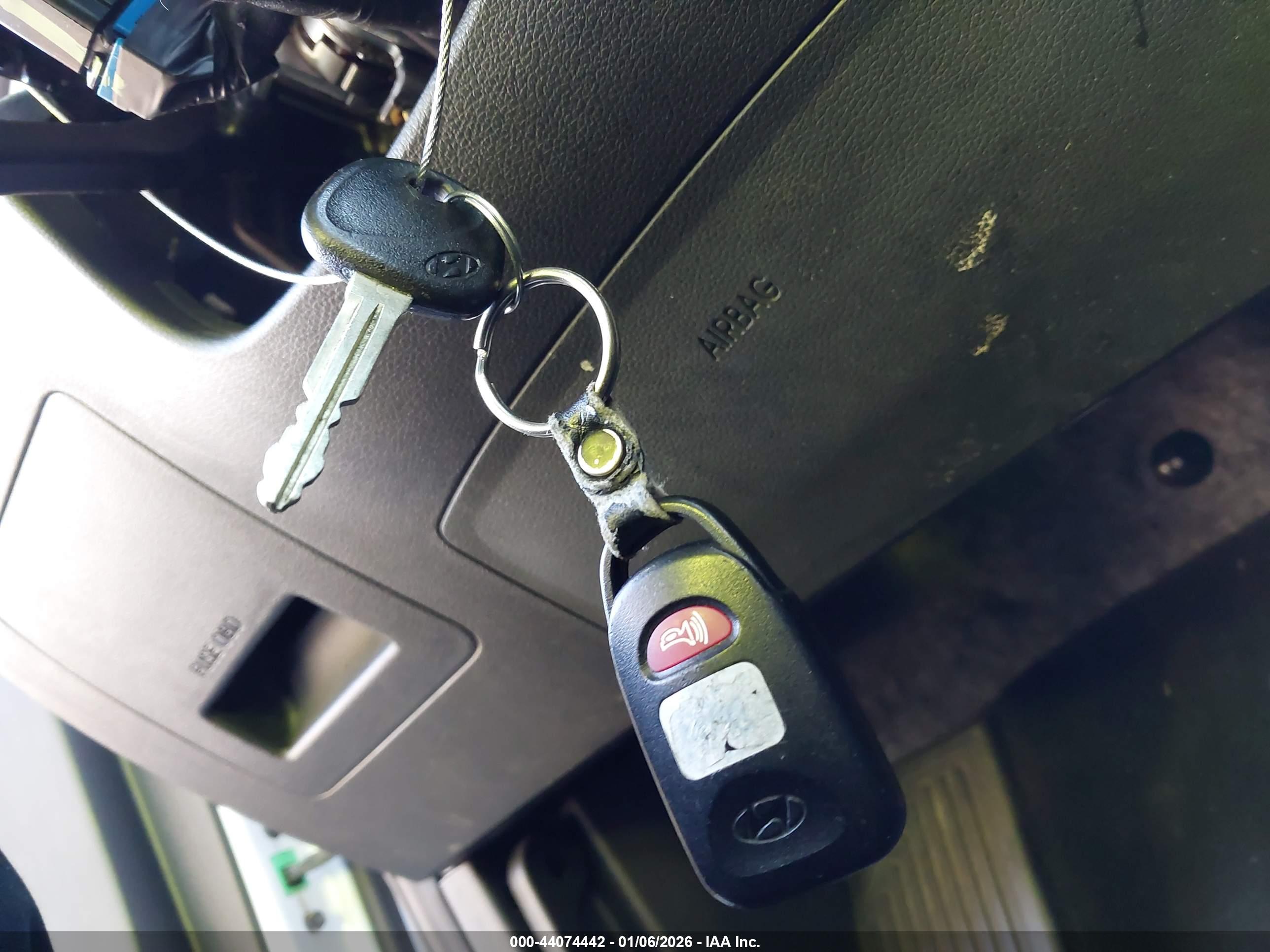 HYUNDAI ELANTRA image 11