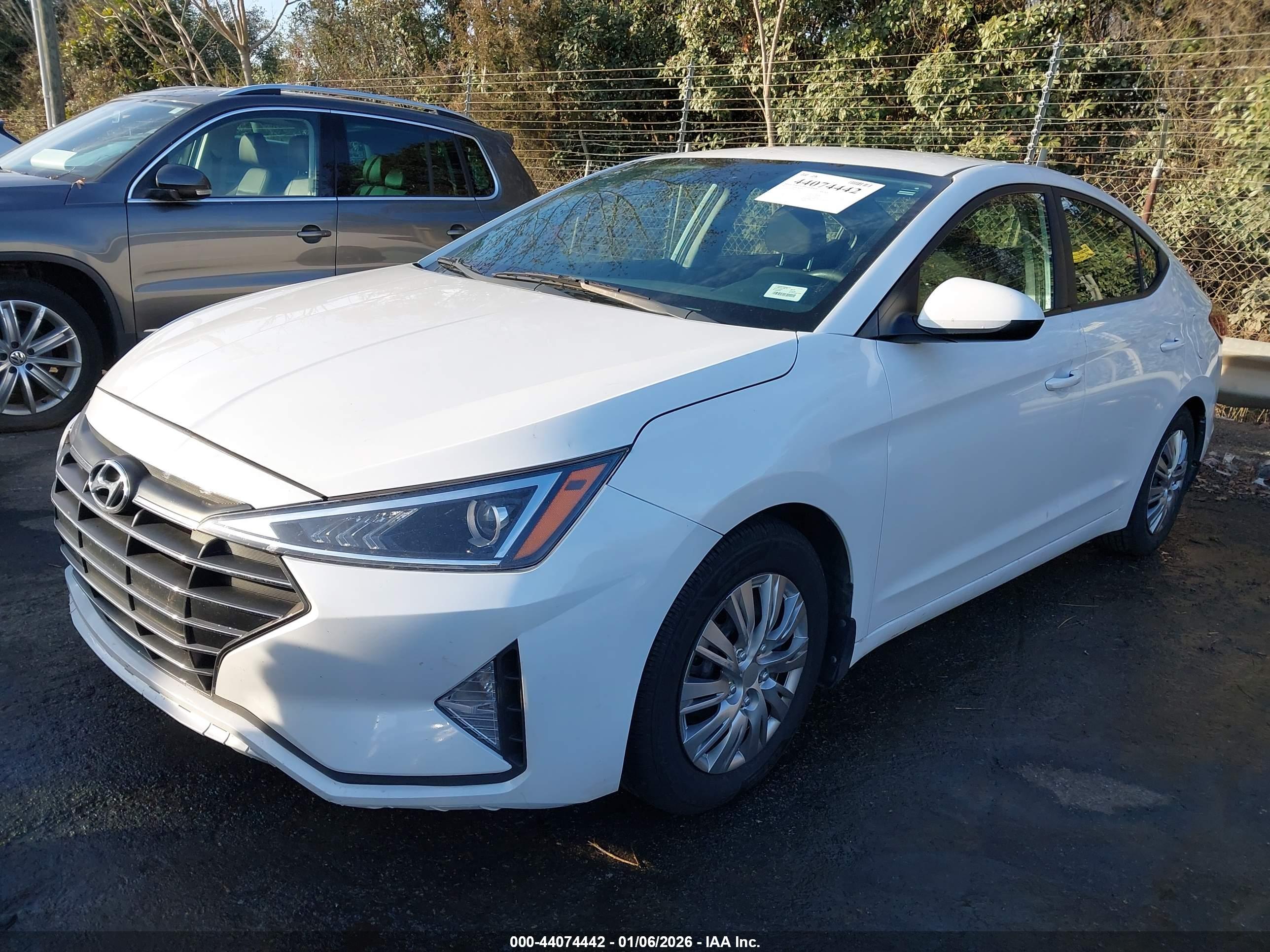 HYUNDAI ELANTRA image 2