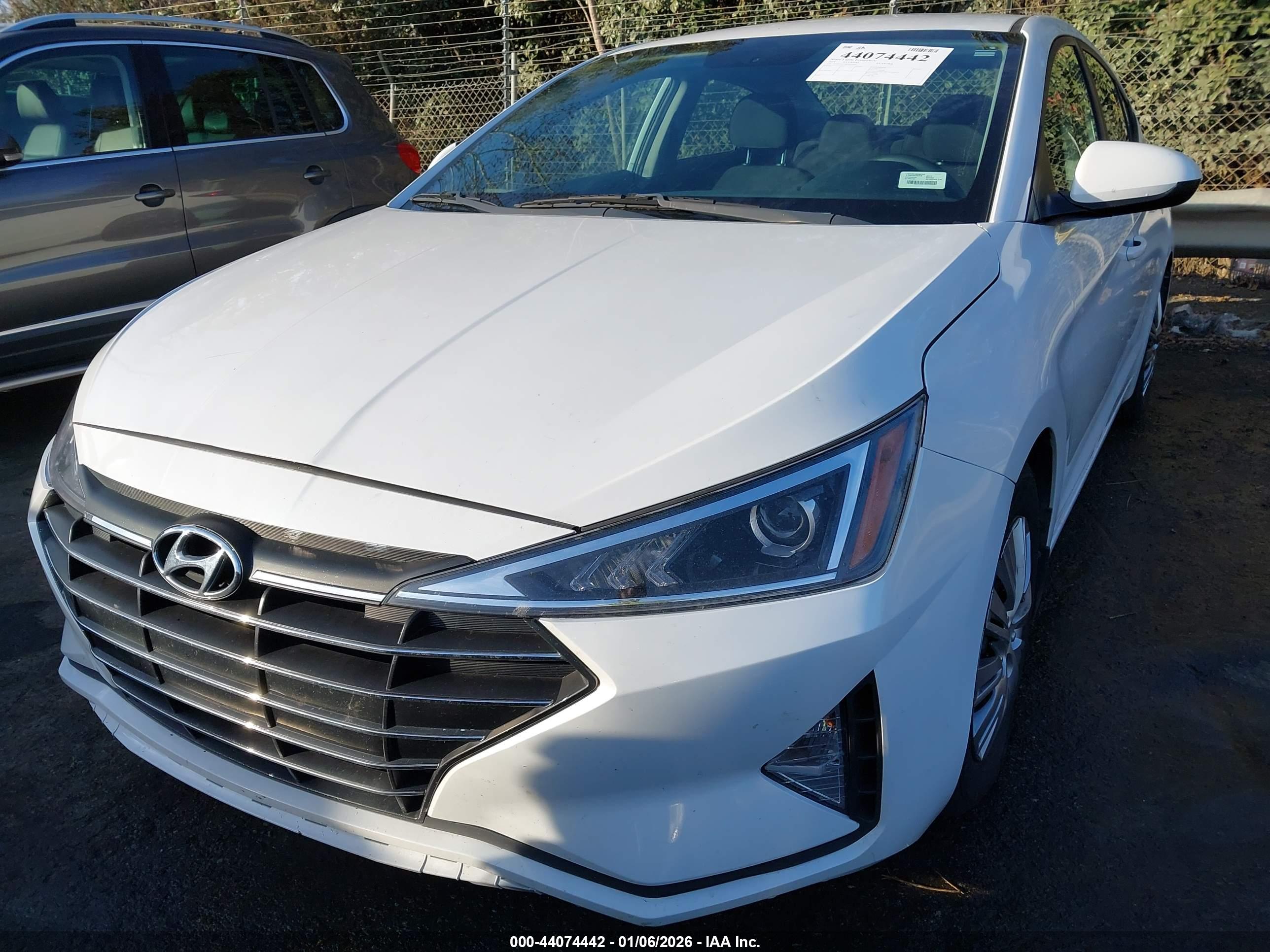 HYUNDAI ELANTRA image 6