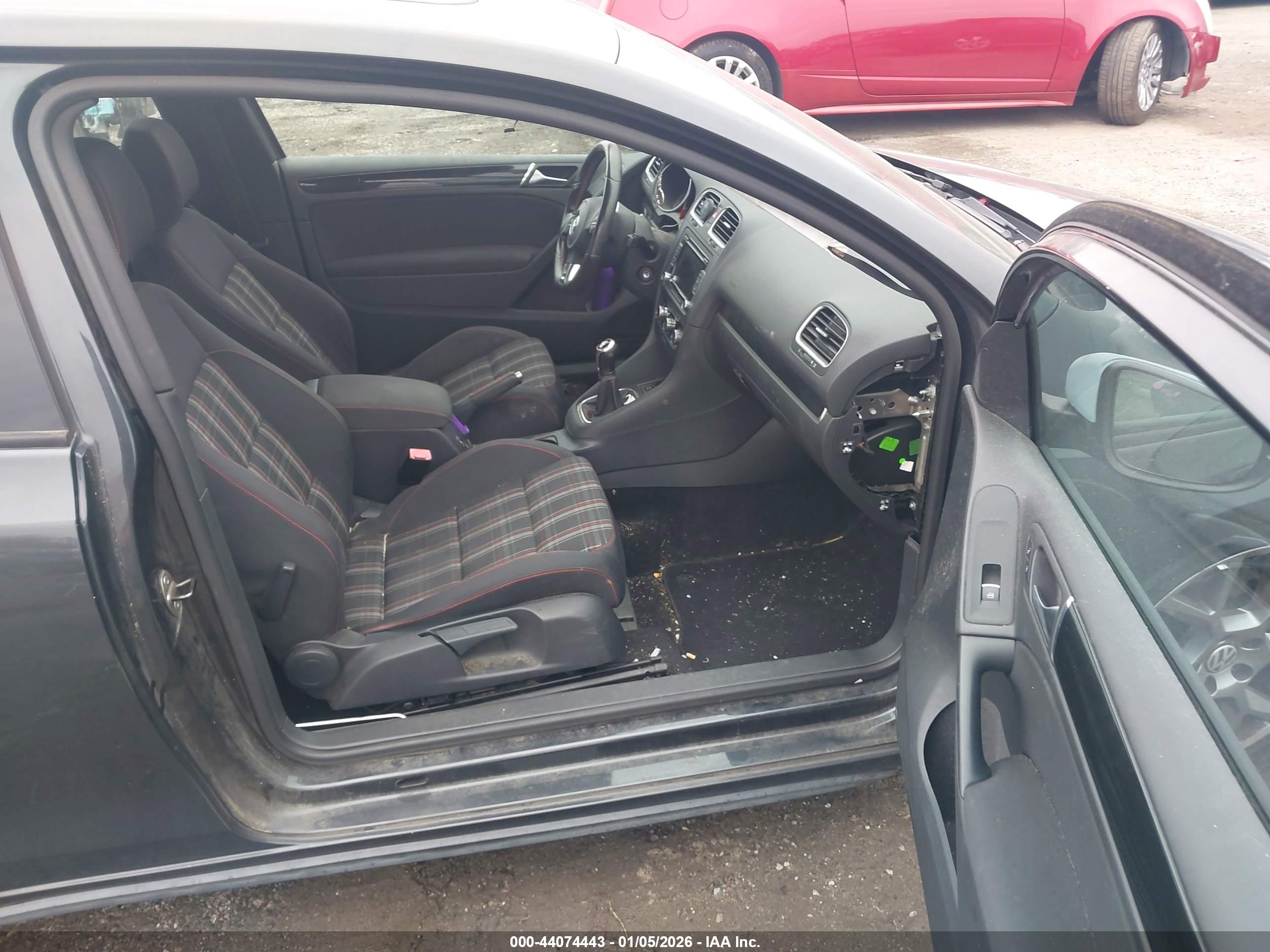 VOLKSWAGEN GTI image 5