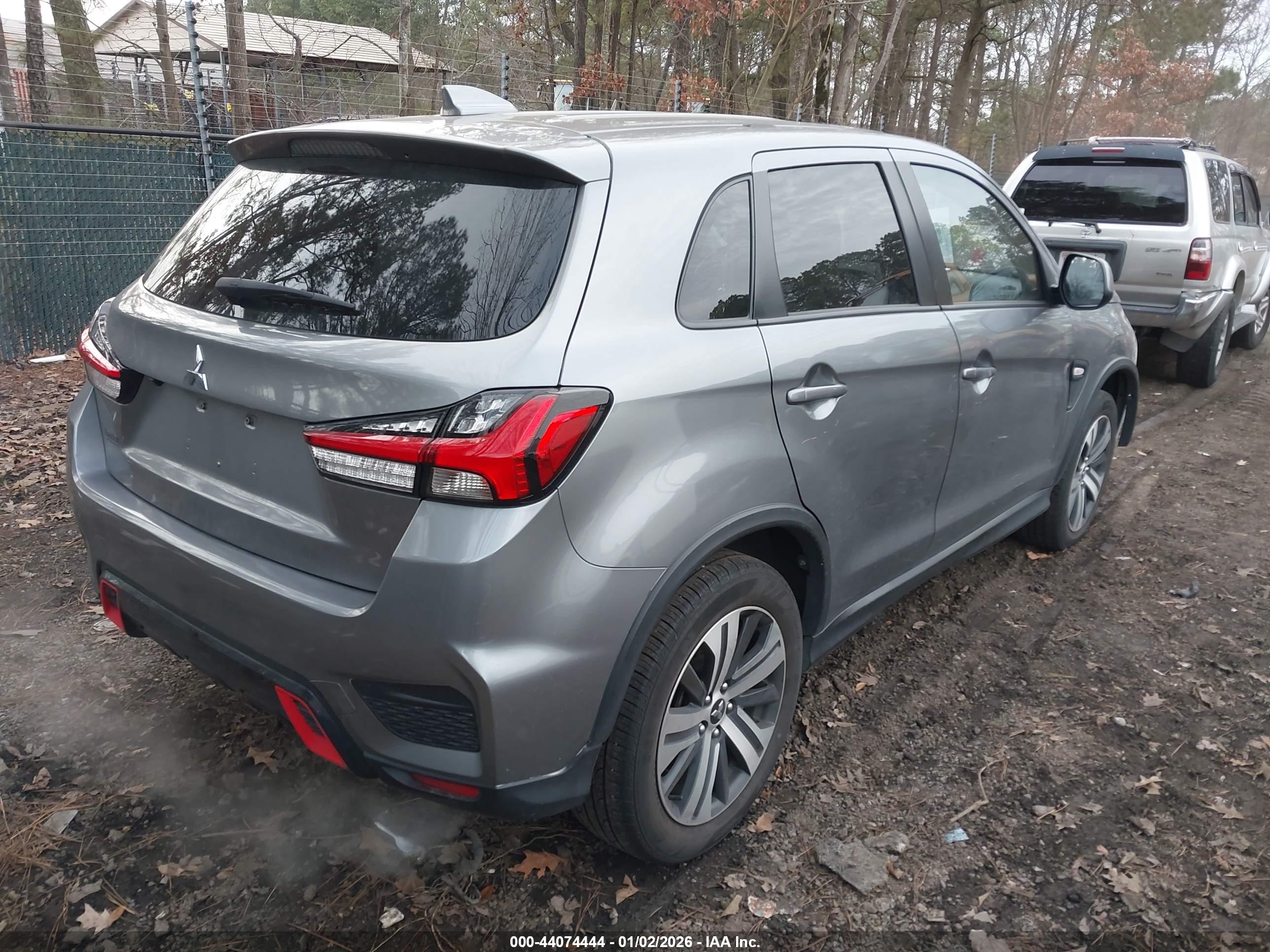 MITSUBISHI OUTLANDER image 4