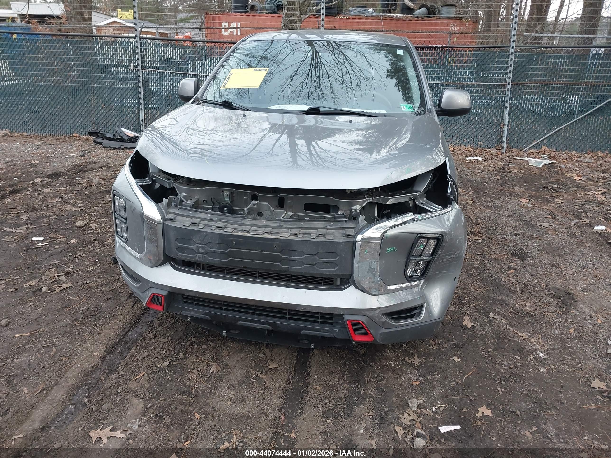 MITSUBISHI OUTLANDER image 6
