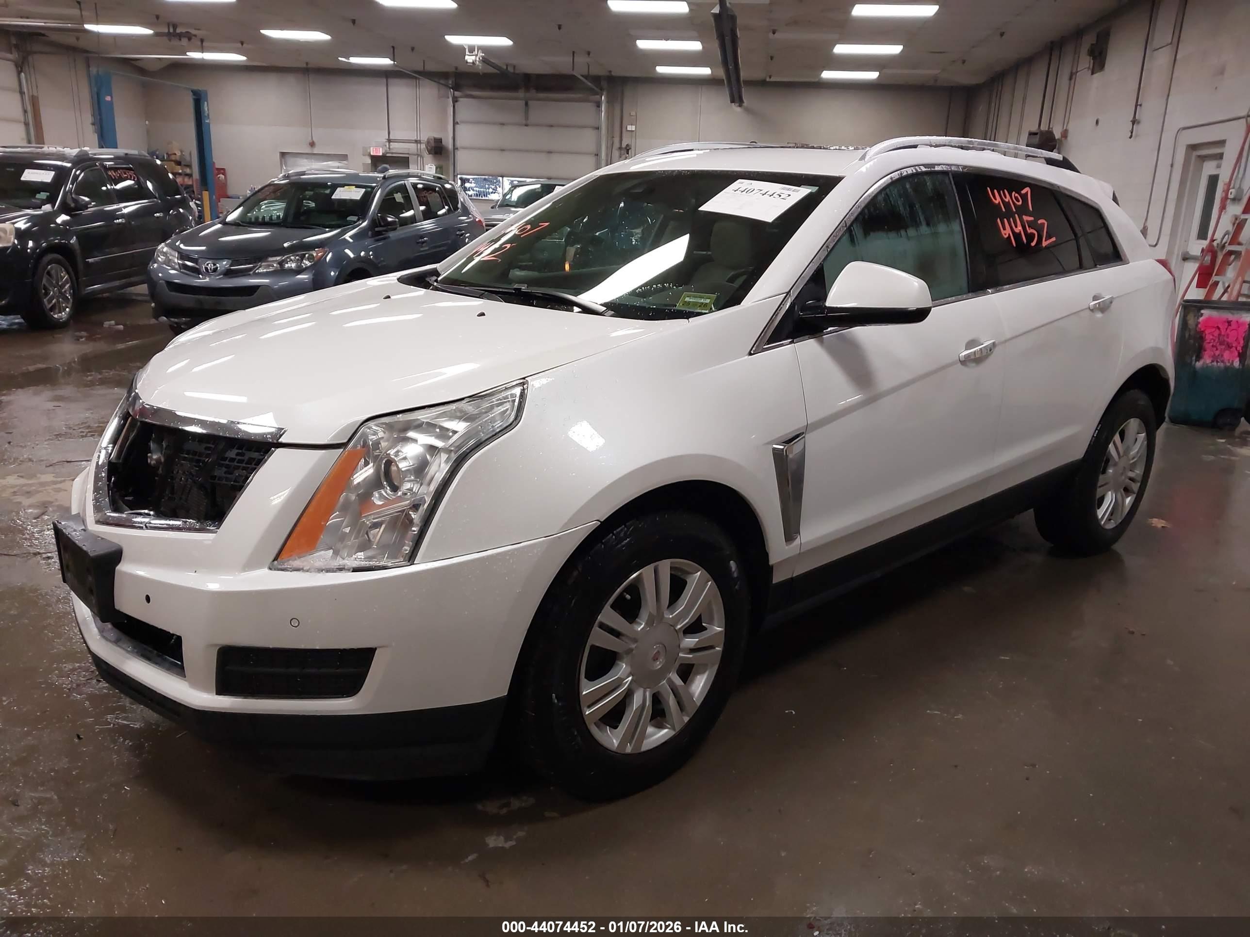 CADILLAC SRX image 2