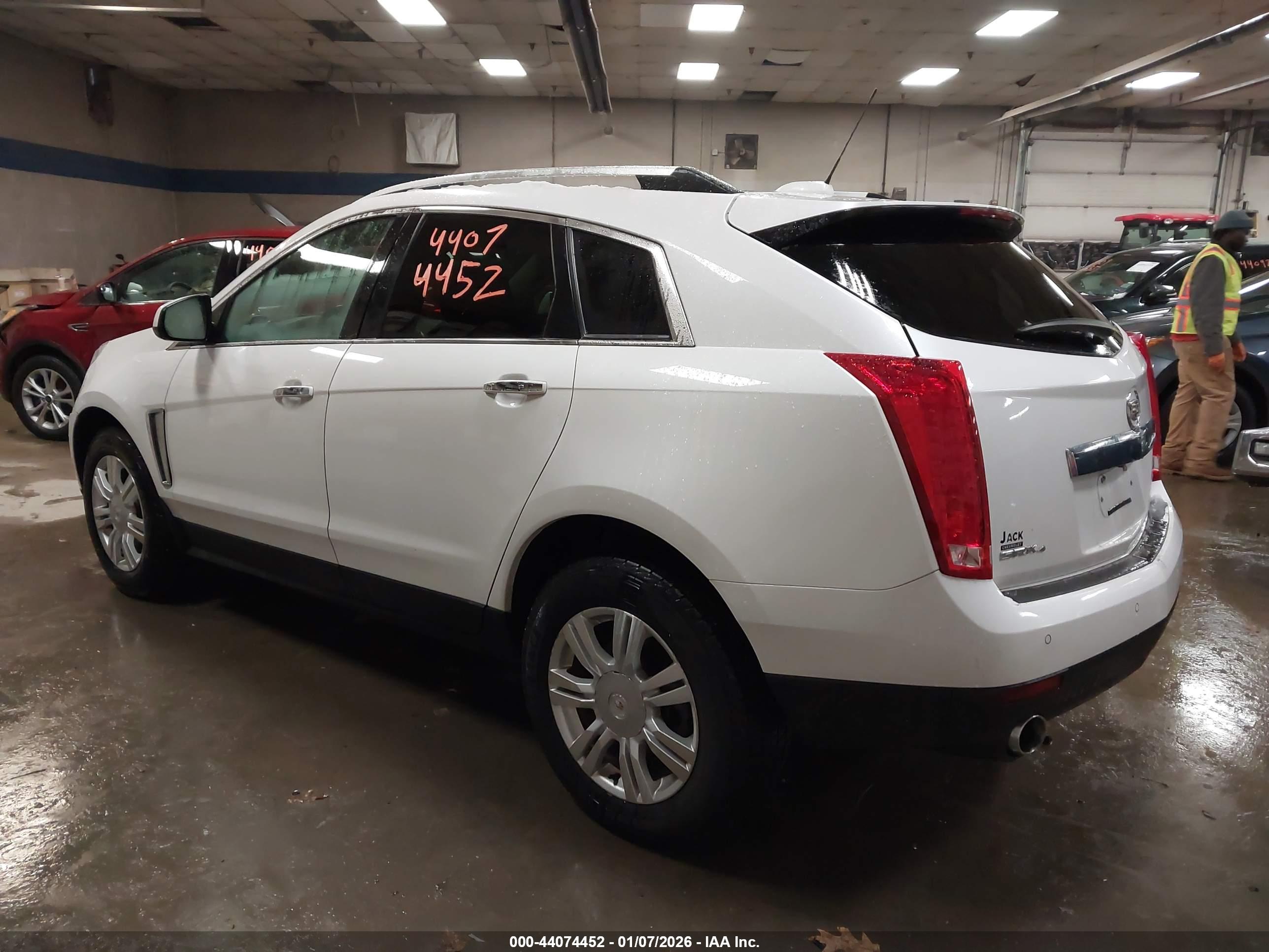 CADILLAC SRX image 3
