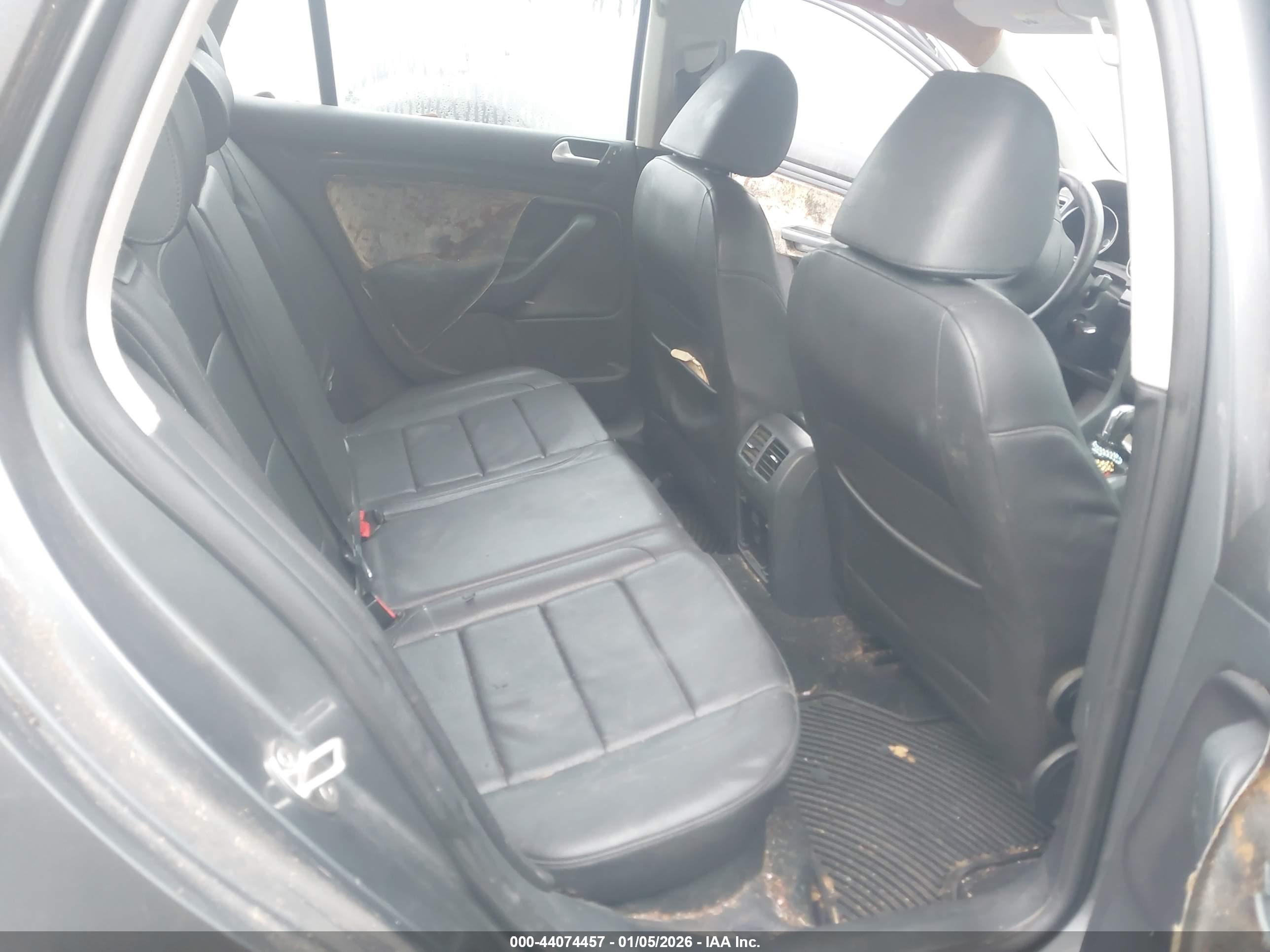 VOLKSWAGEN JETTA image 8