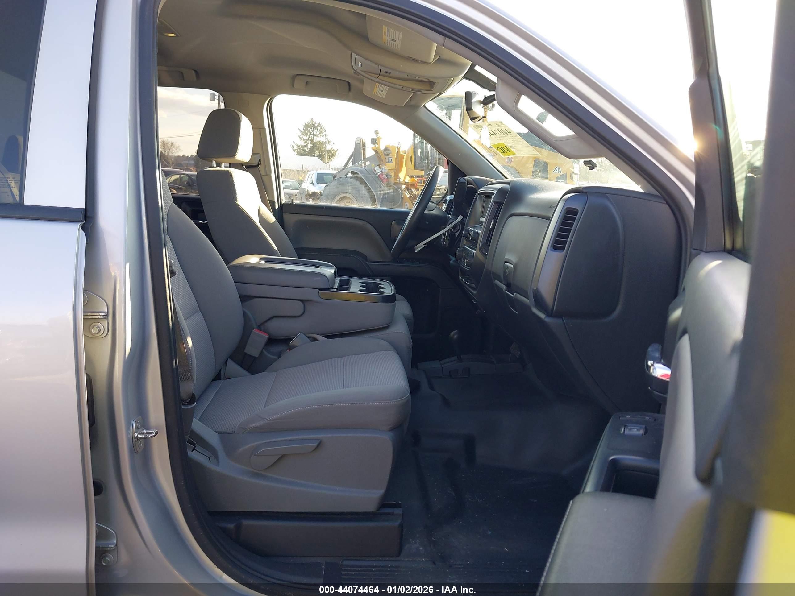 CHEVROLET SILVERADO image 5