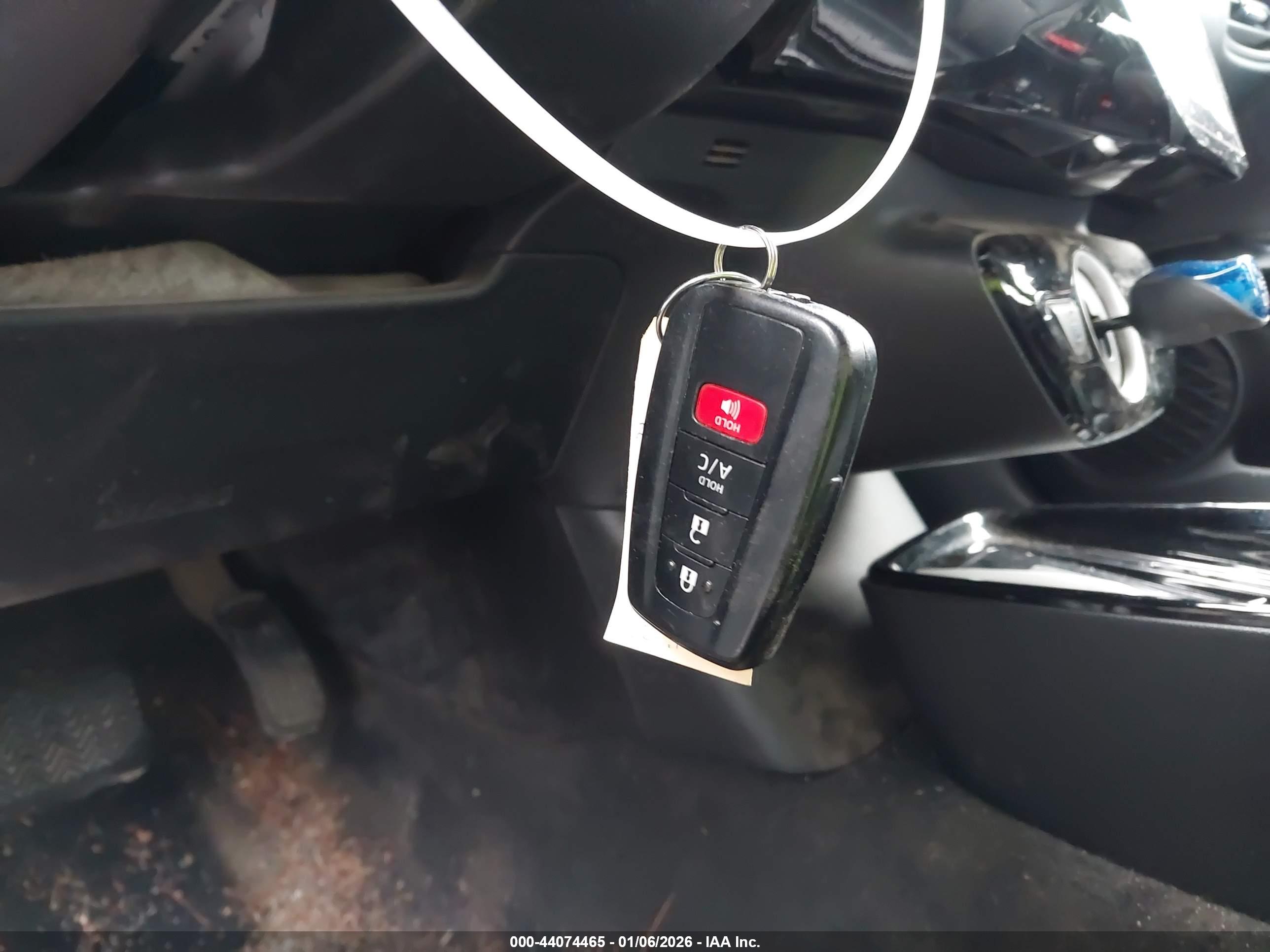 TOYOTA PRIUS image 11