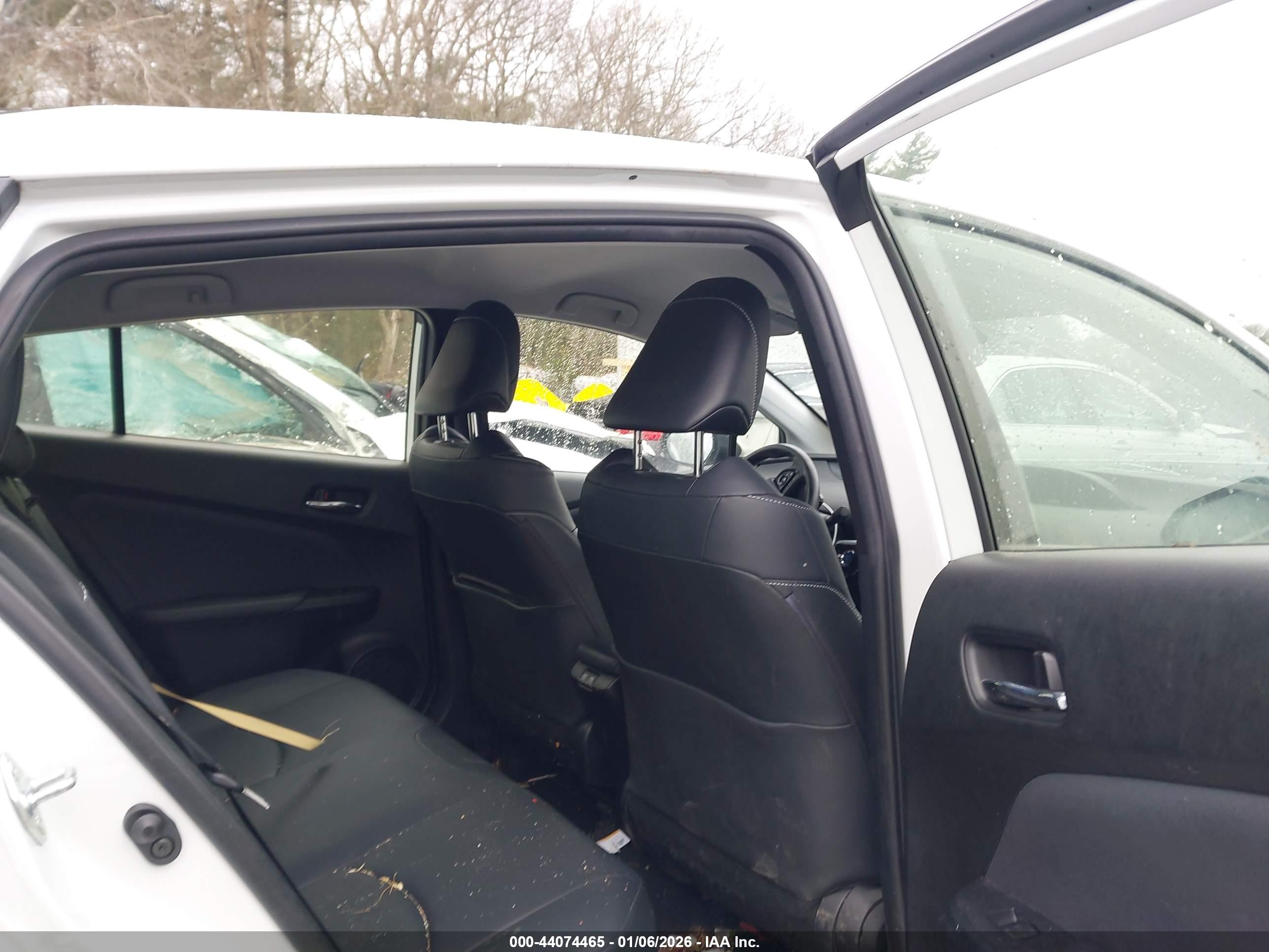 TOYOTA PRIUS image 8