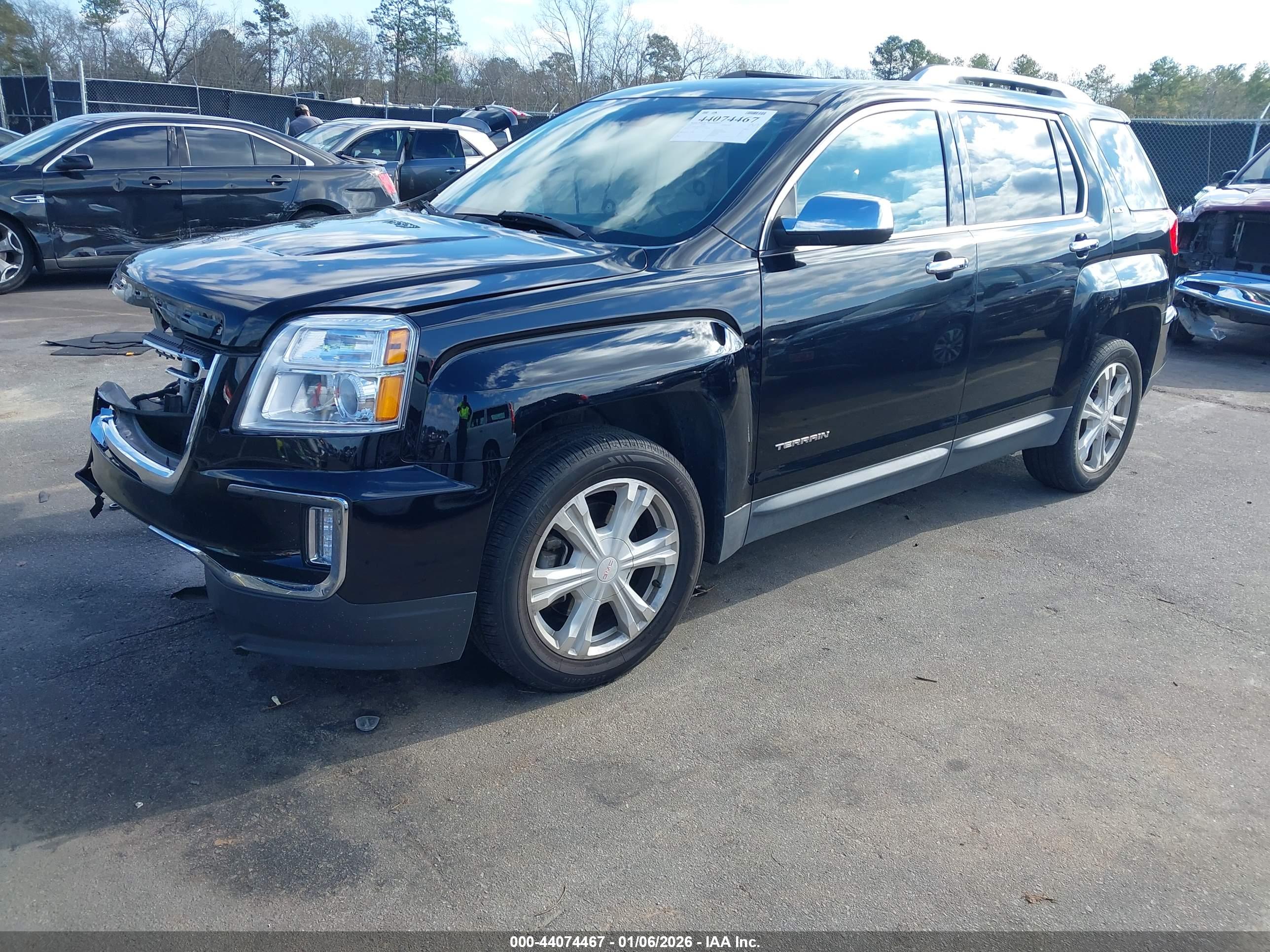 GMC TERRAIN image 2