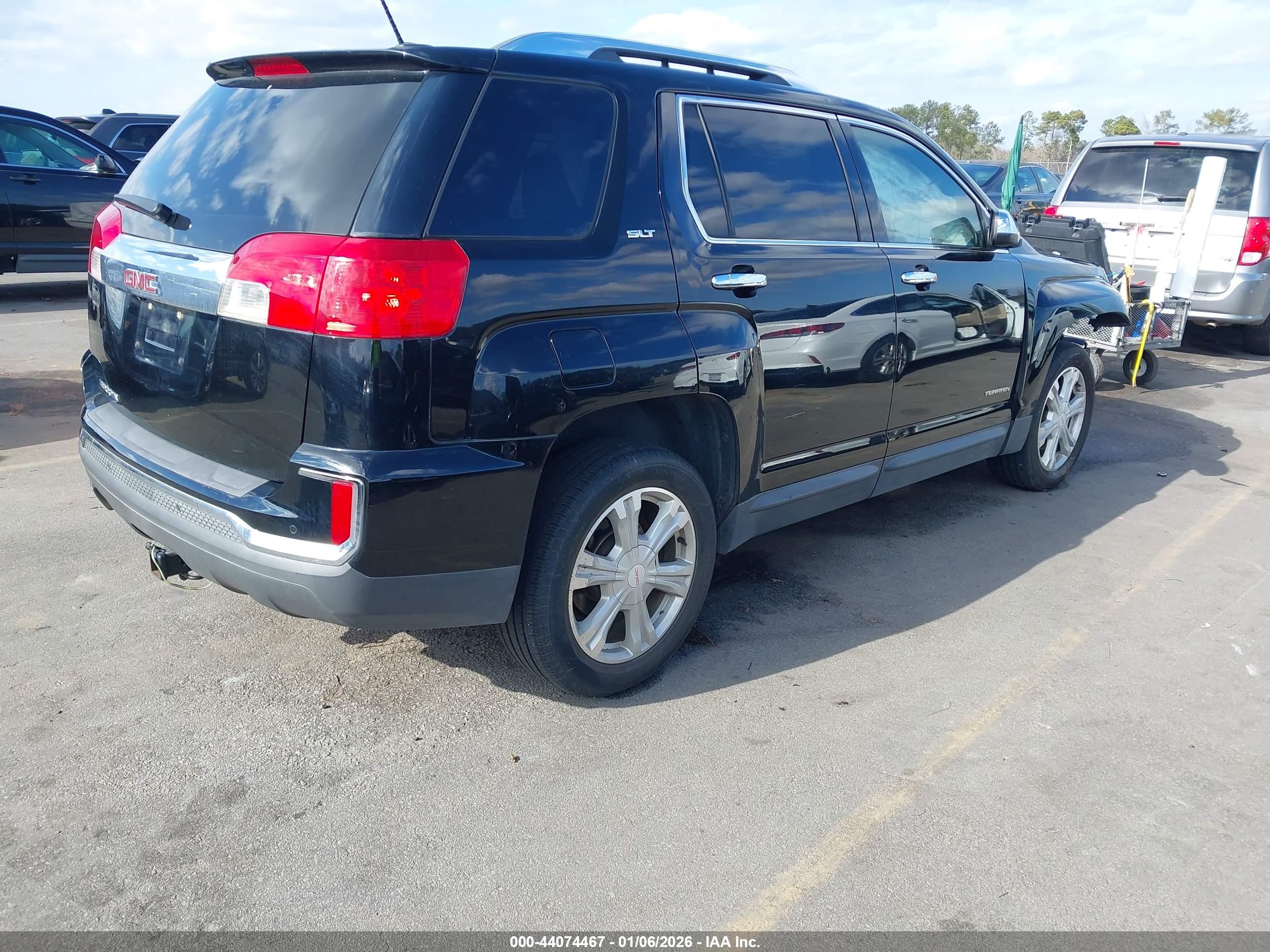 GMC TERRAIN image 4
