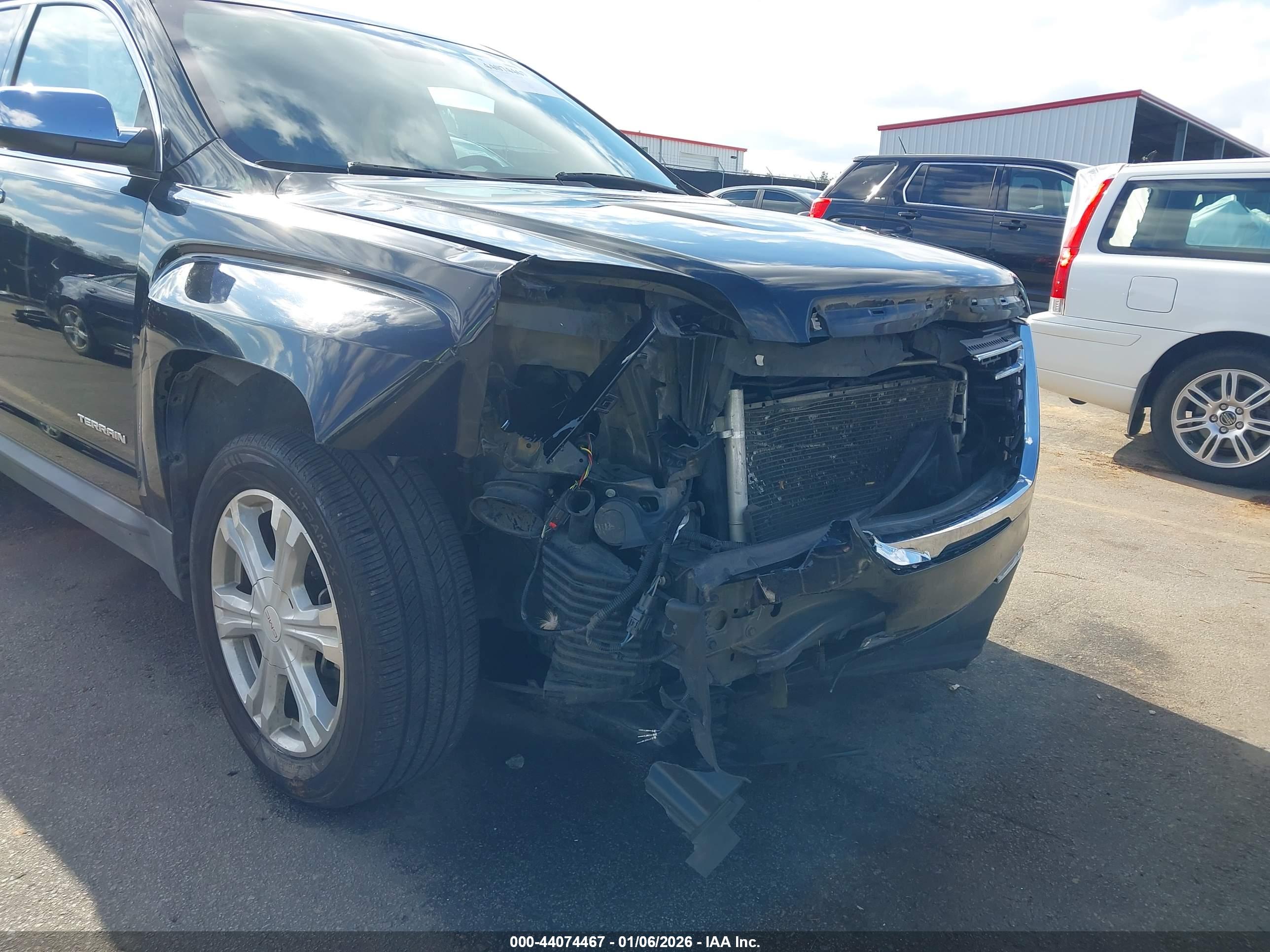 GMC TERRAIN image 6