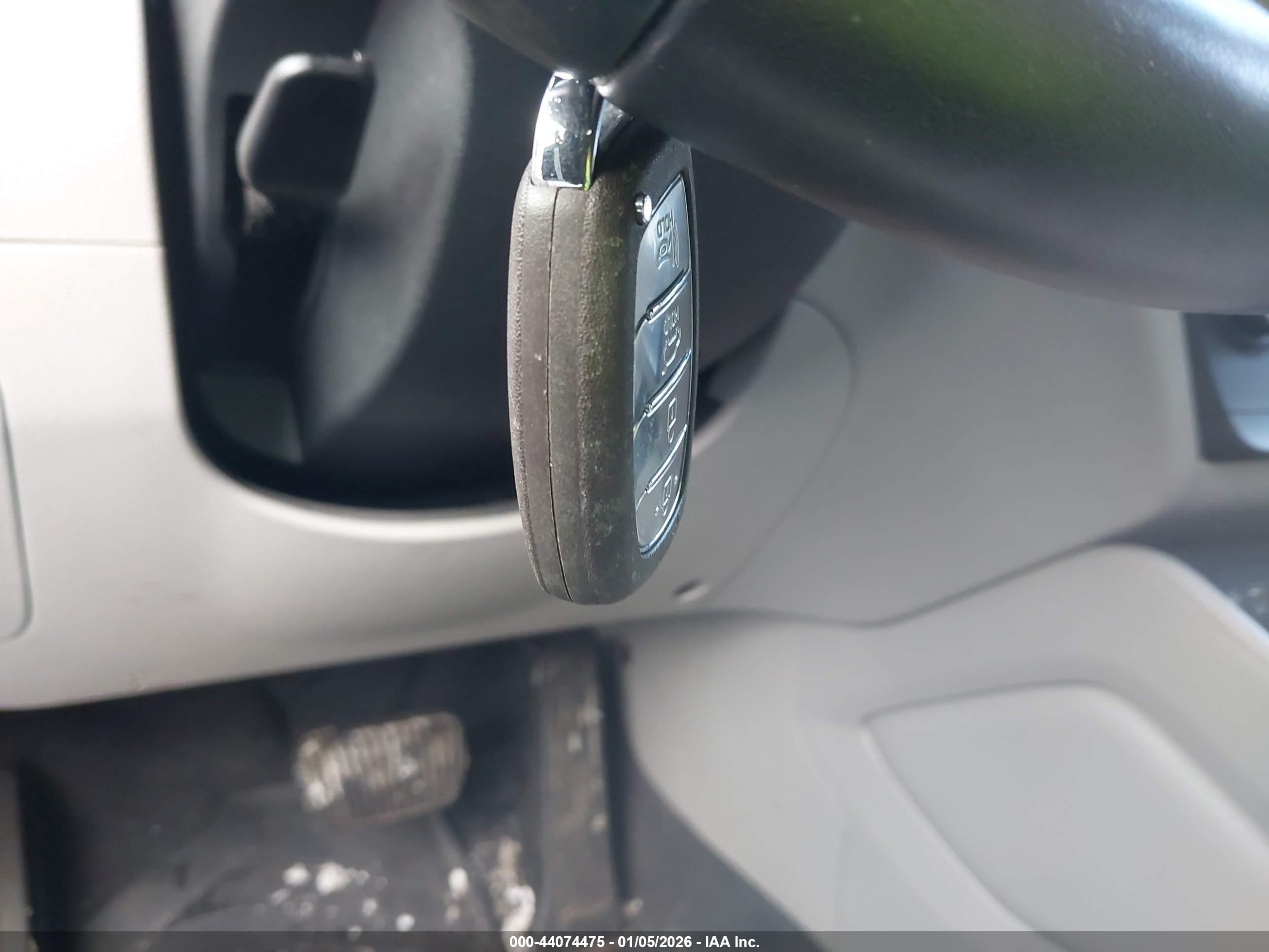 HYUNDAI TUCSON image 11
