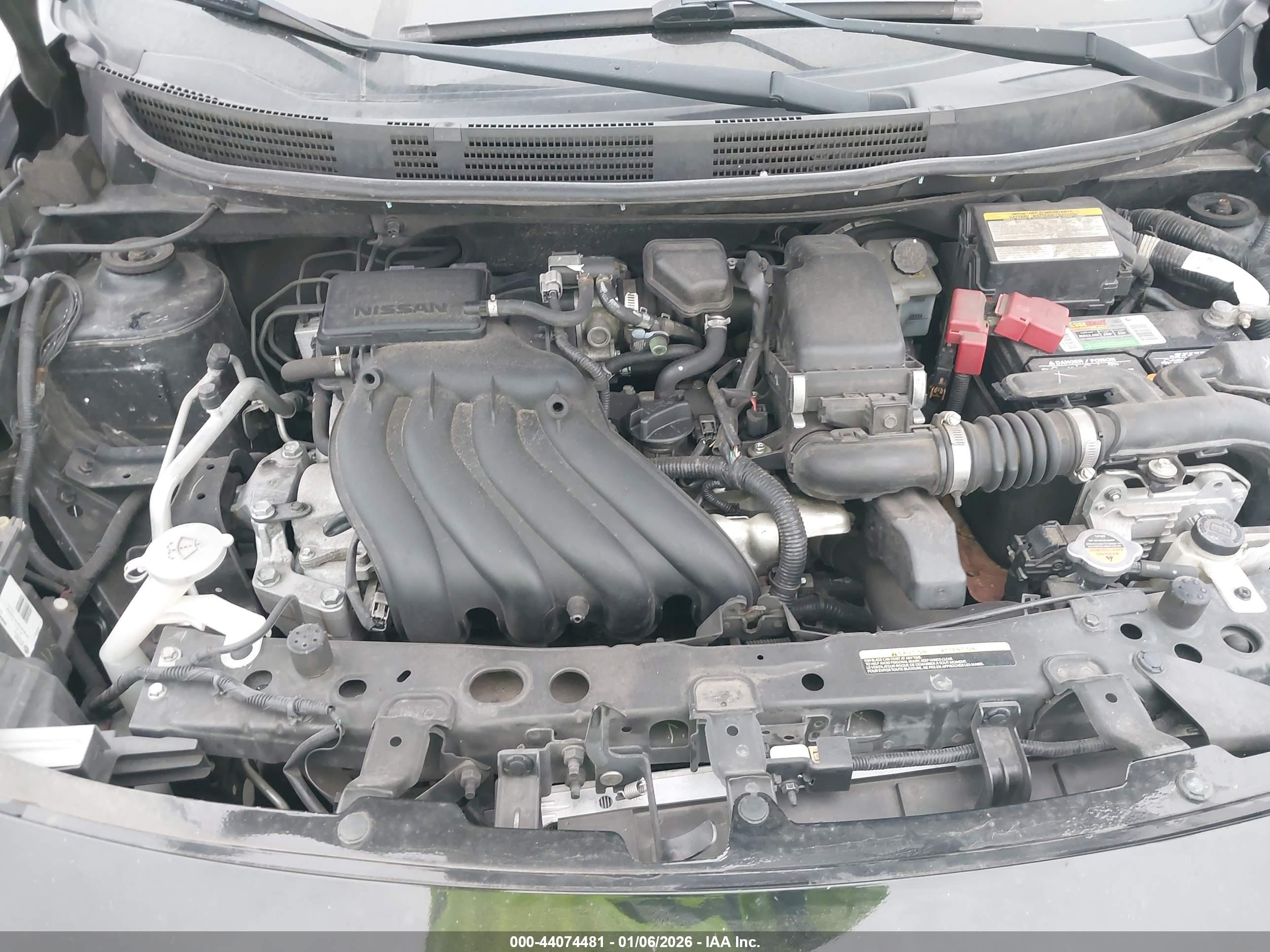 NISSAN VERSA image 10