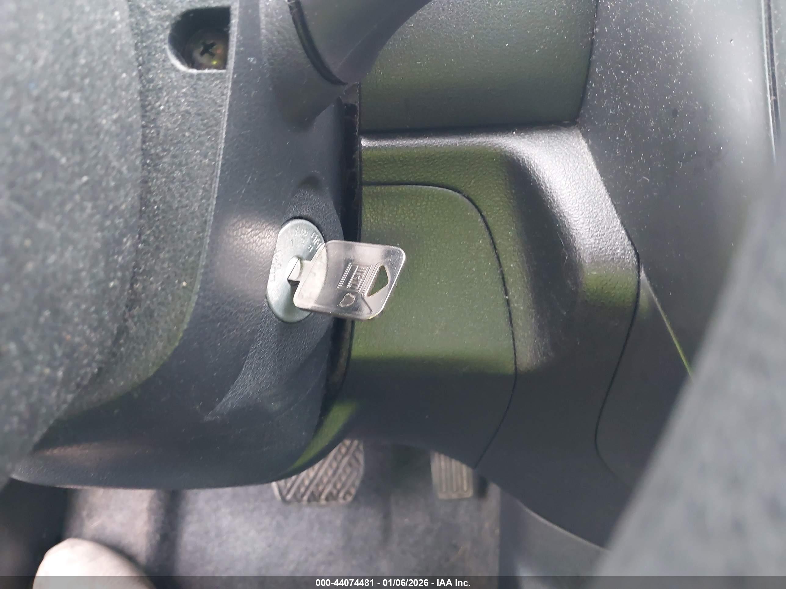 NISSAN VERSA image 11
