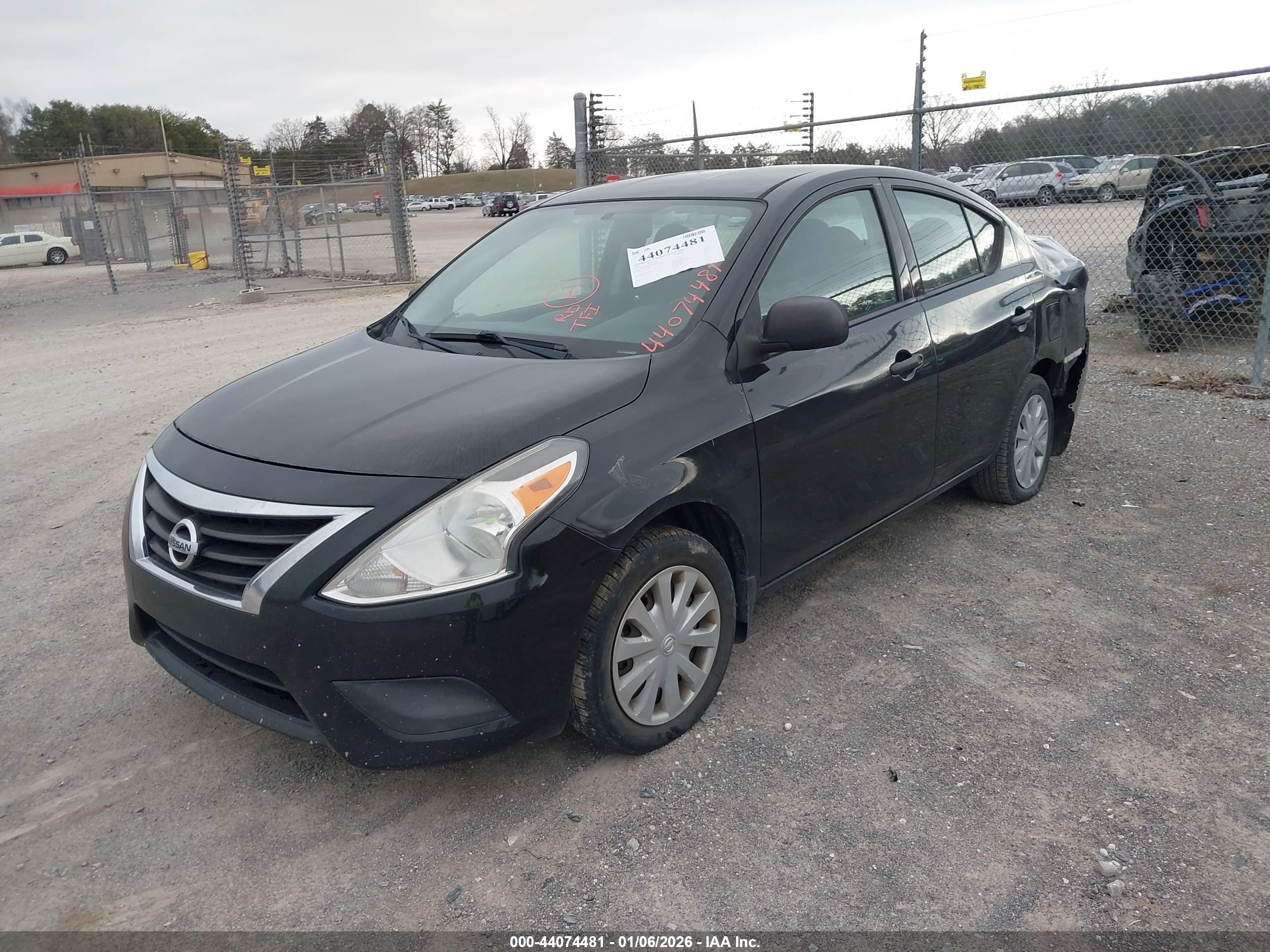 NISSAN VERSA image 2