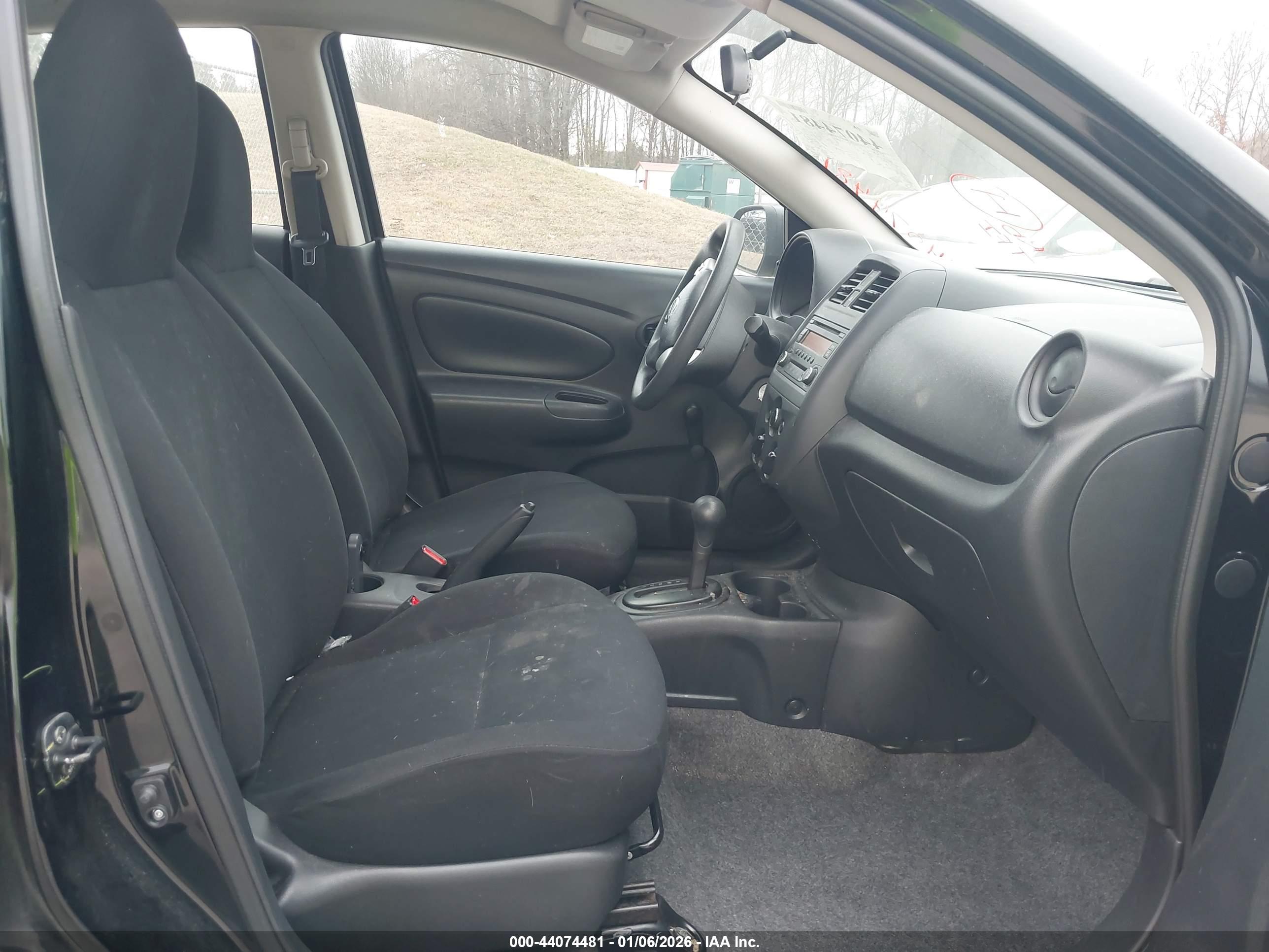 NISSAN VERSA image 5