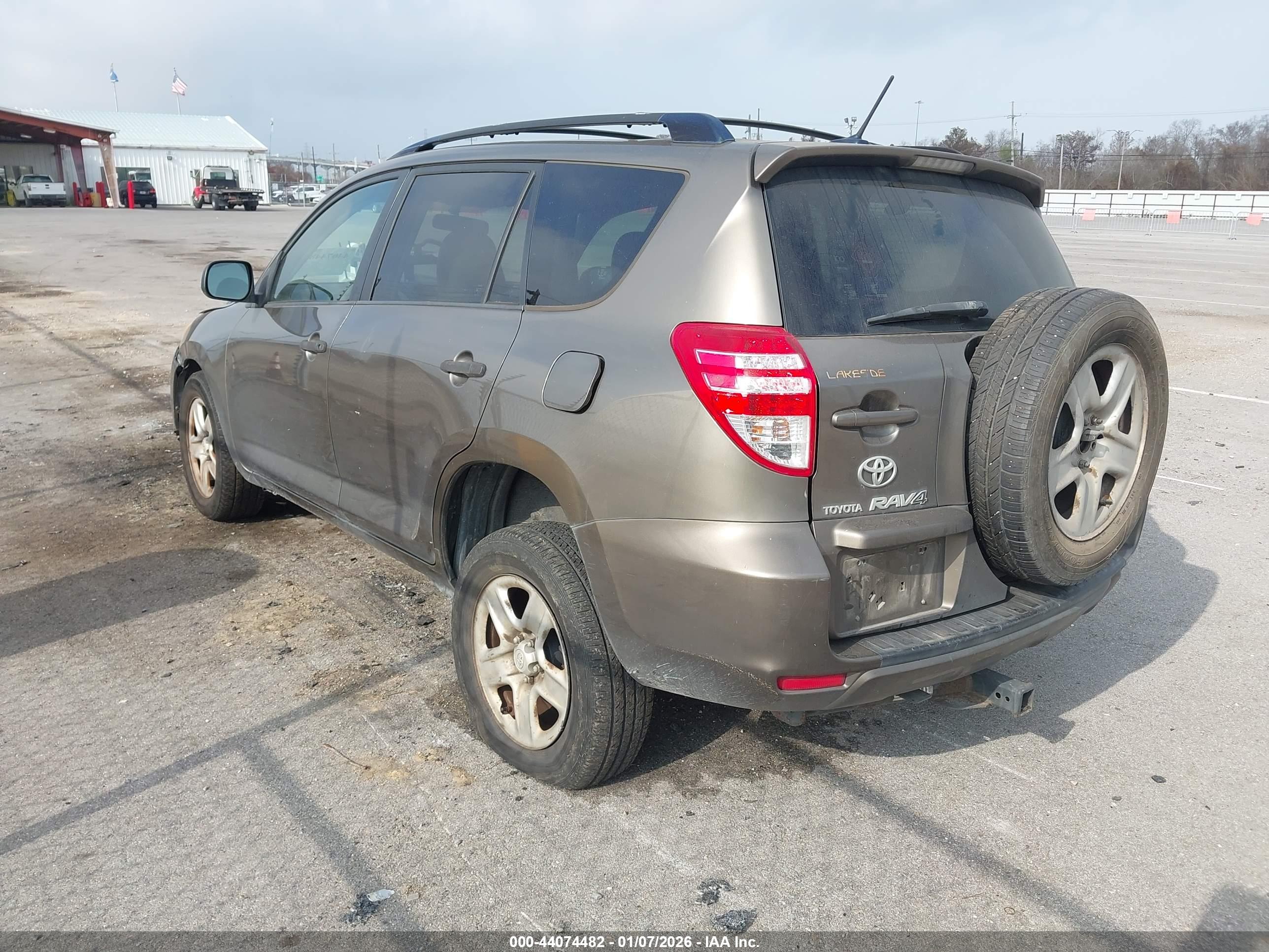 TOYOTA RAV4 image 3