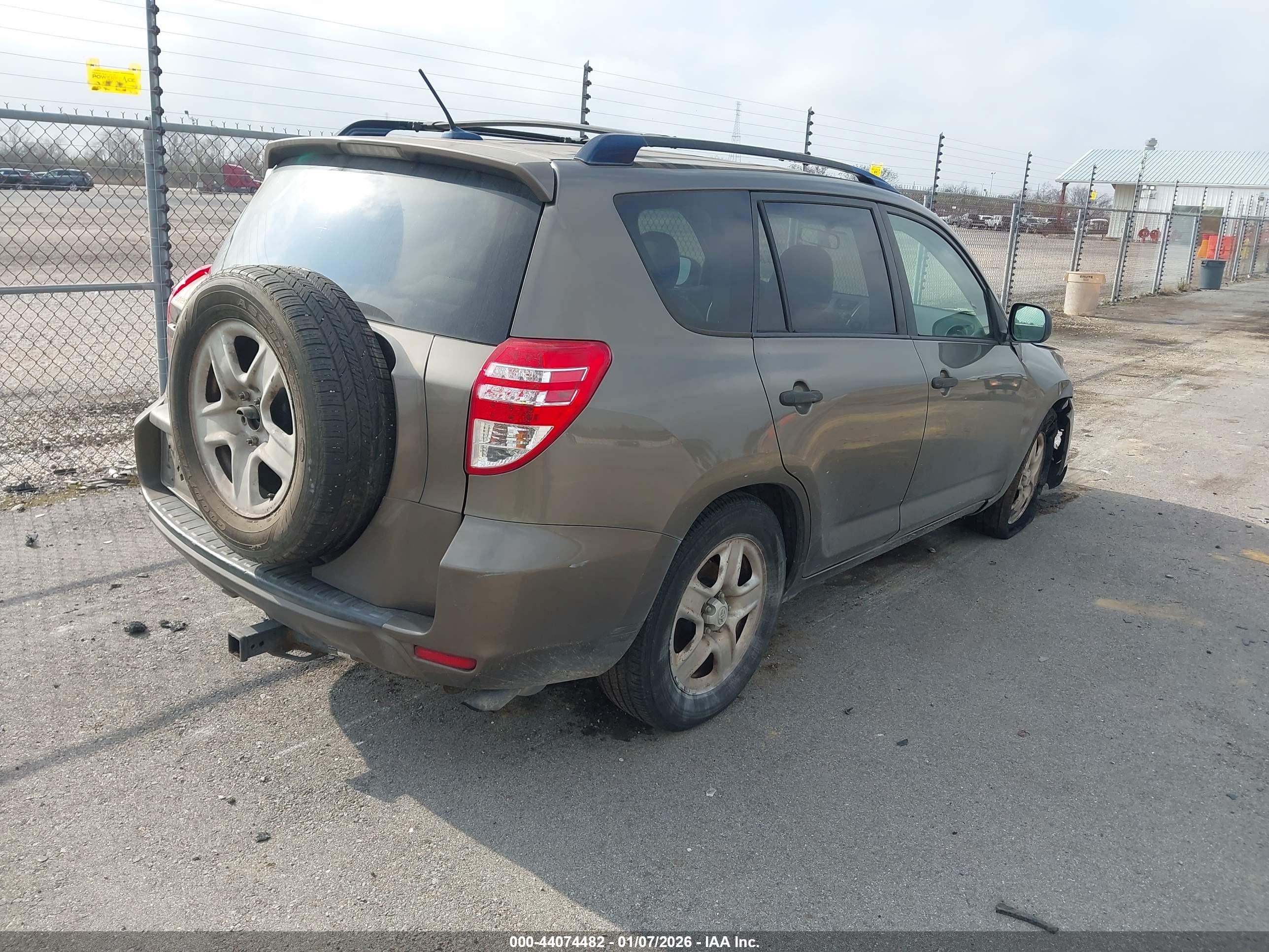 TOYOTA RAV4 image 4