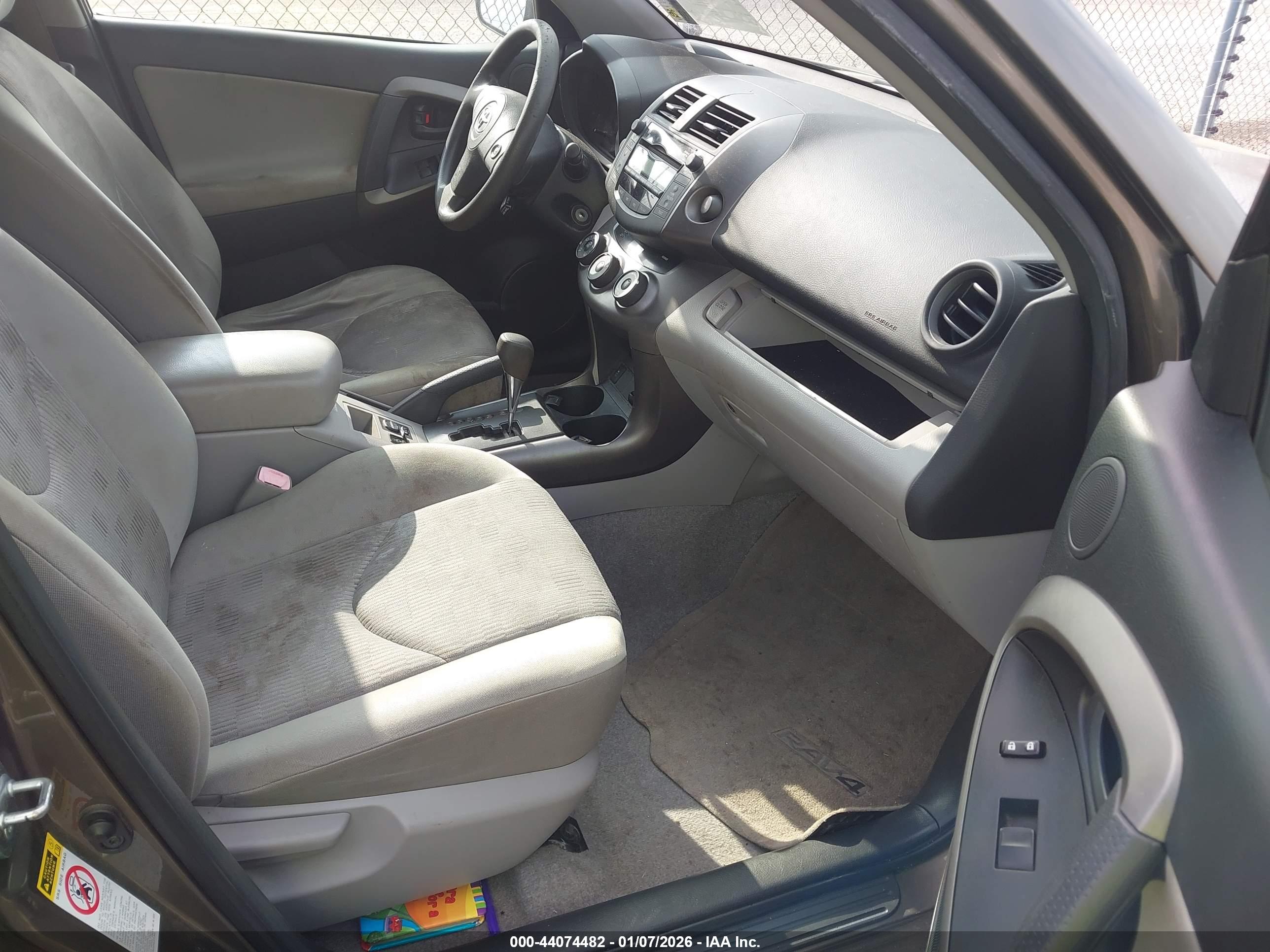 TOYOTA RAV4 image 5