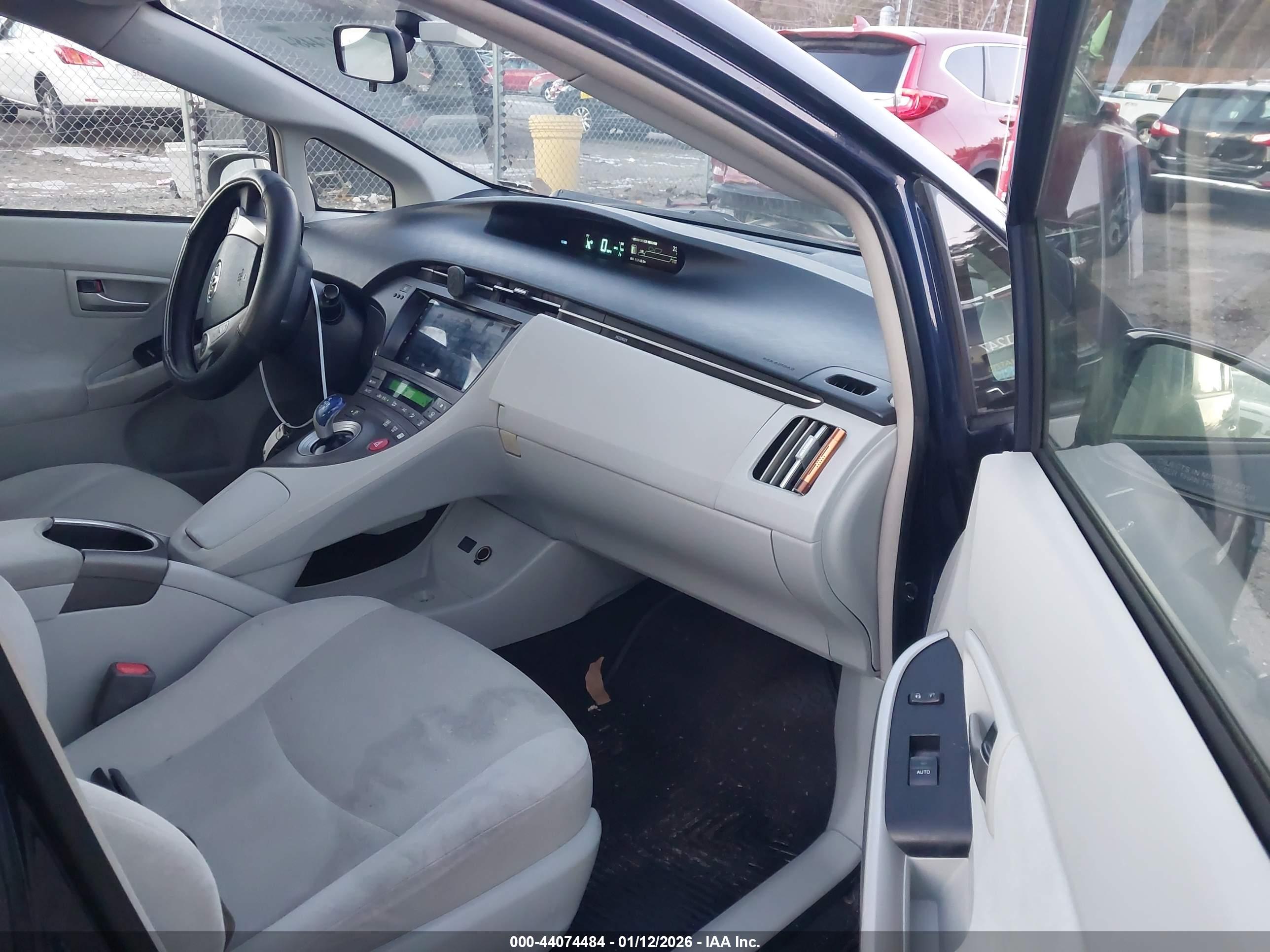 TOYOTA PRIUS image 5