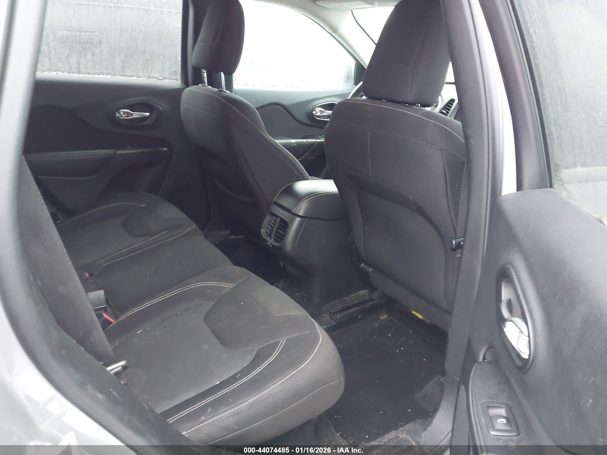 JEEP CHEROKEE image 8