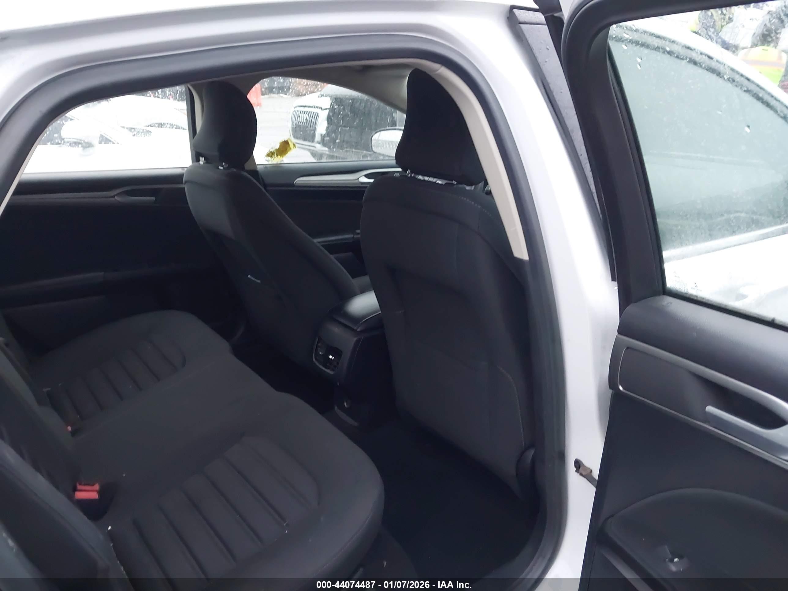 FORD FUSION image 8