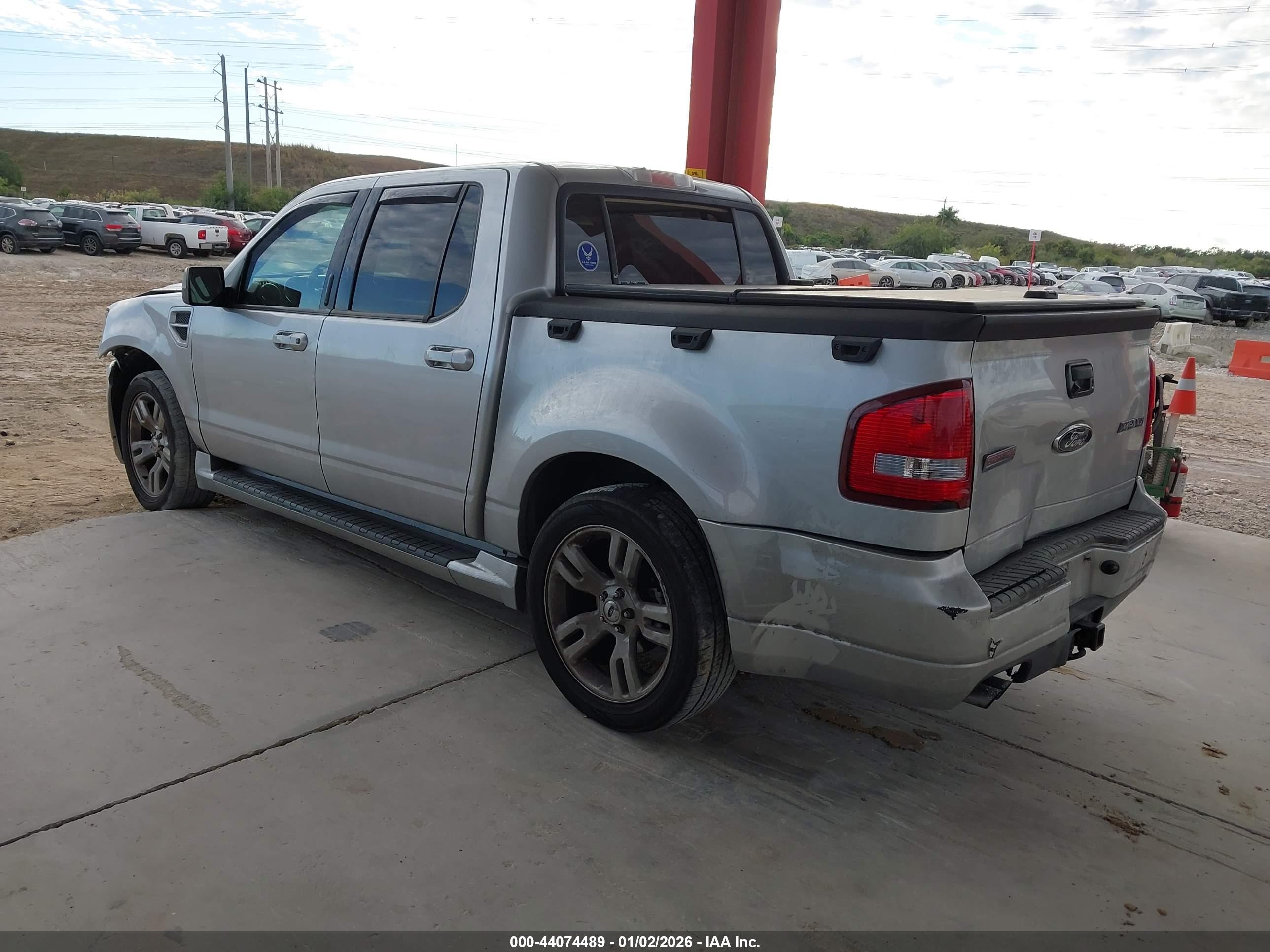 FORD EXPLORER image 3