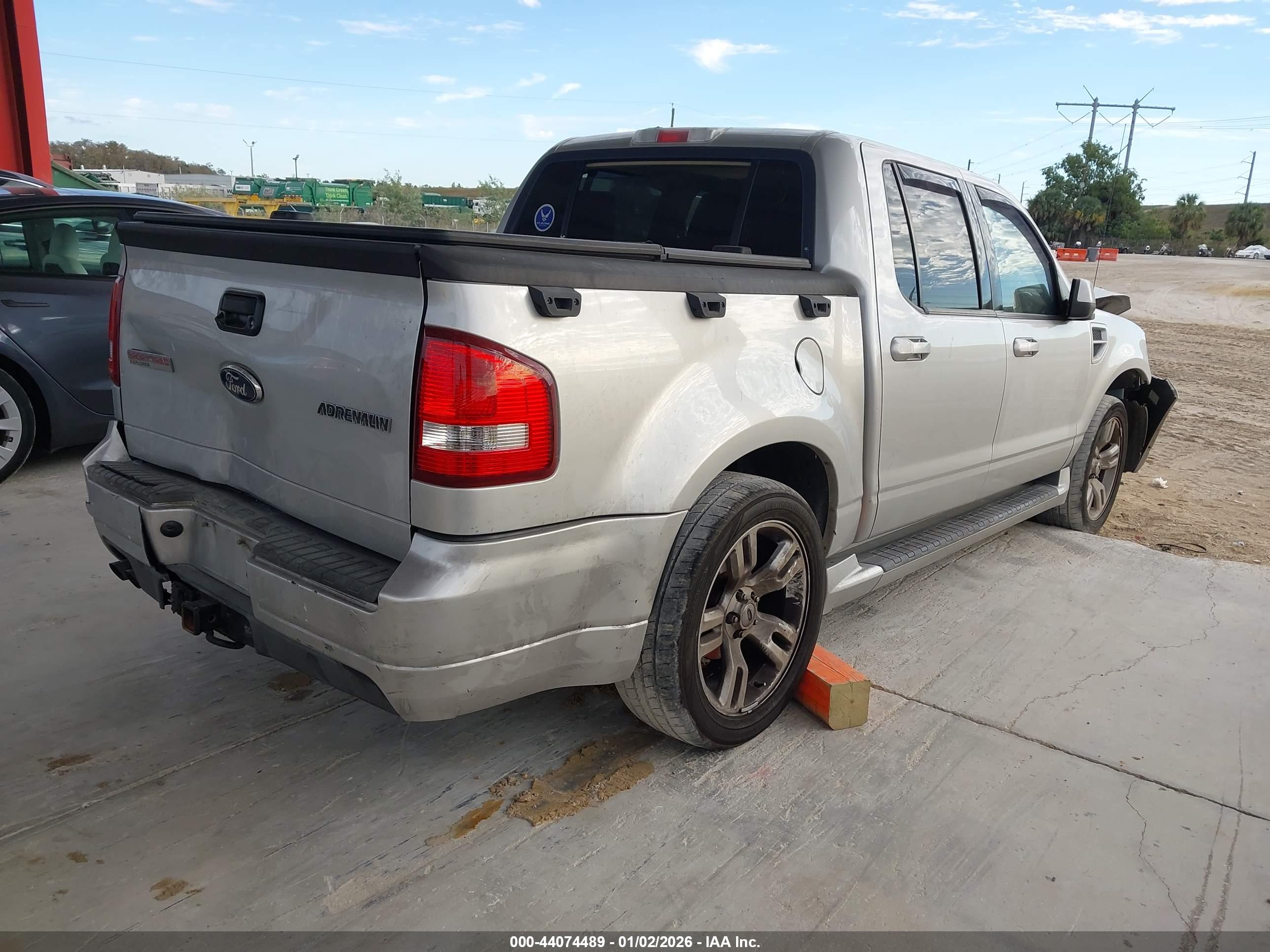 FORD EXPLORER image 4