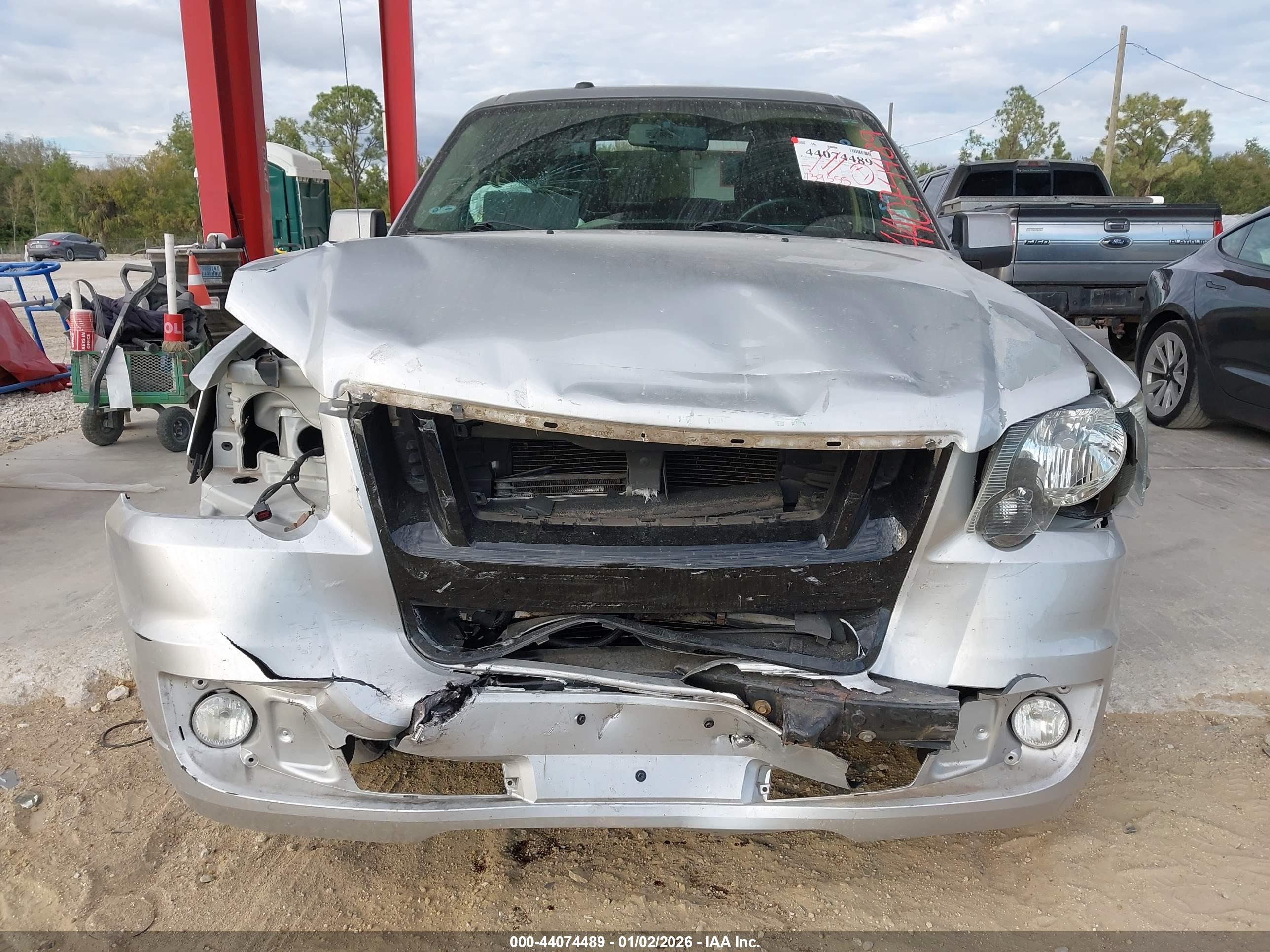 FORD EXPLORER image 6