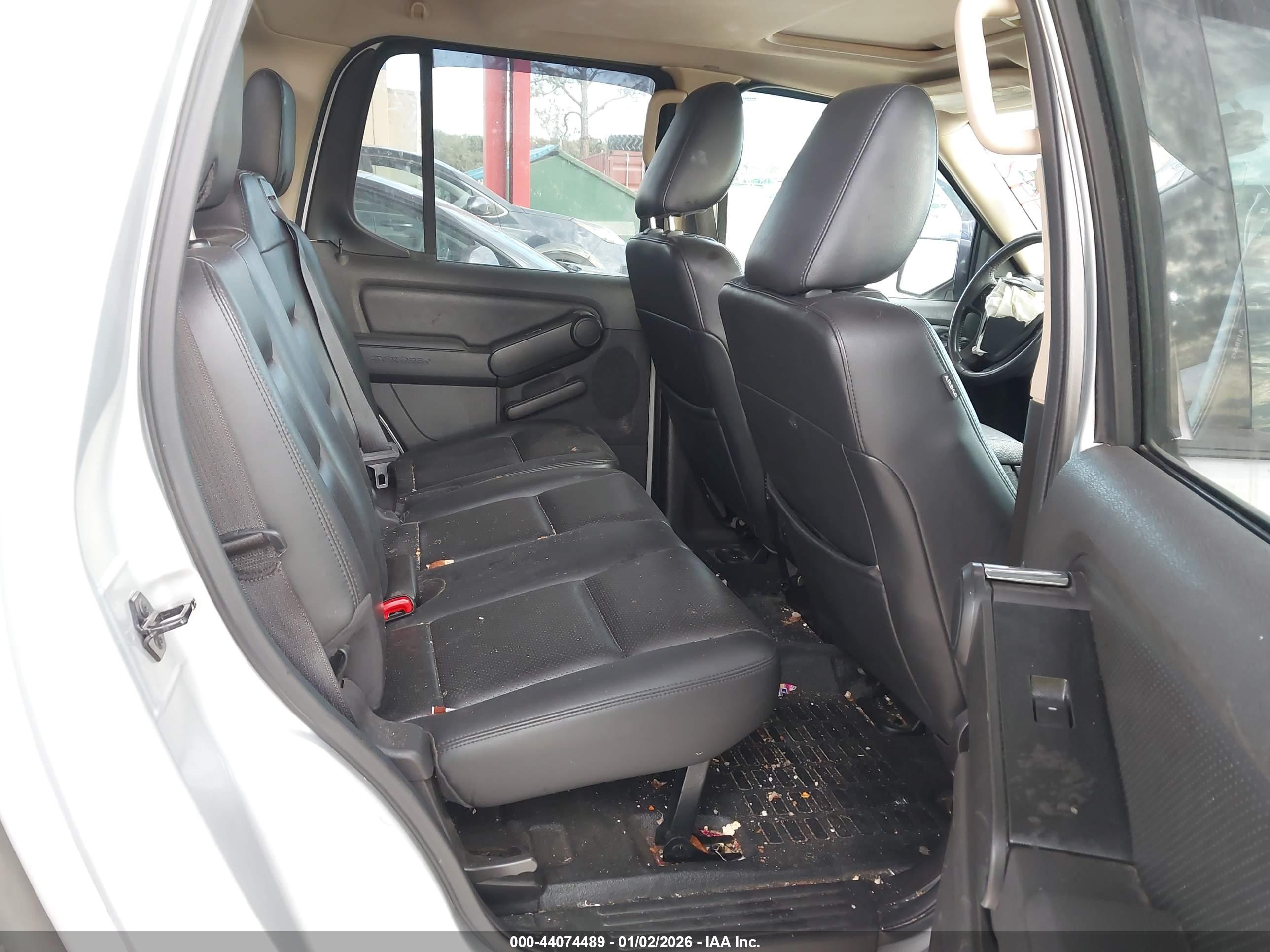 FORD EXPLORER image 8