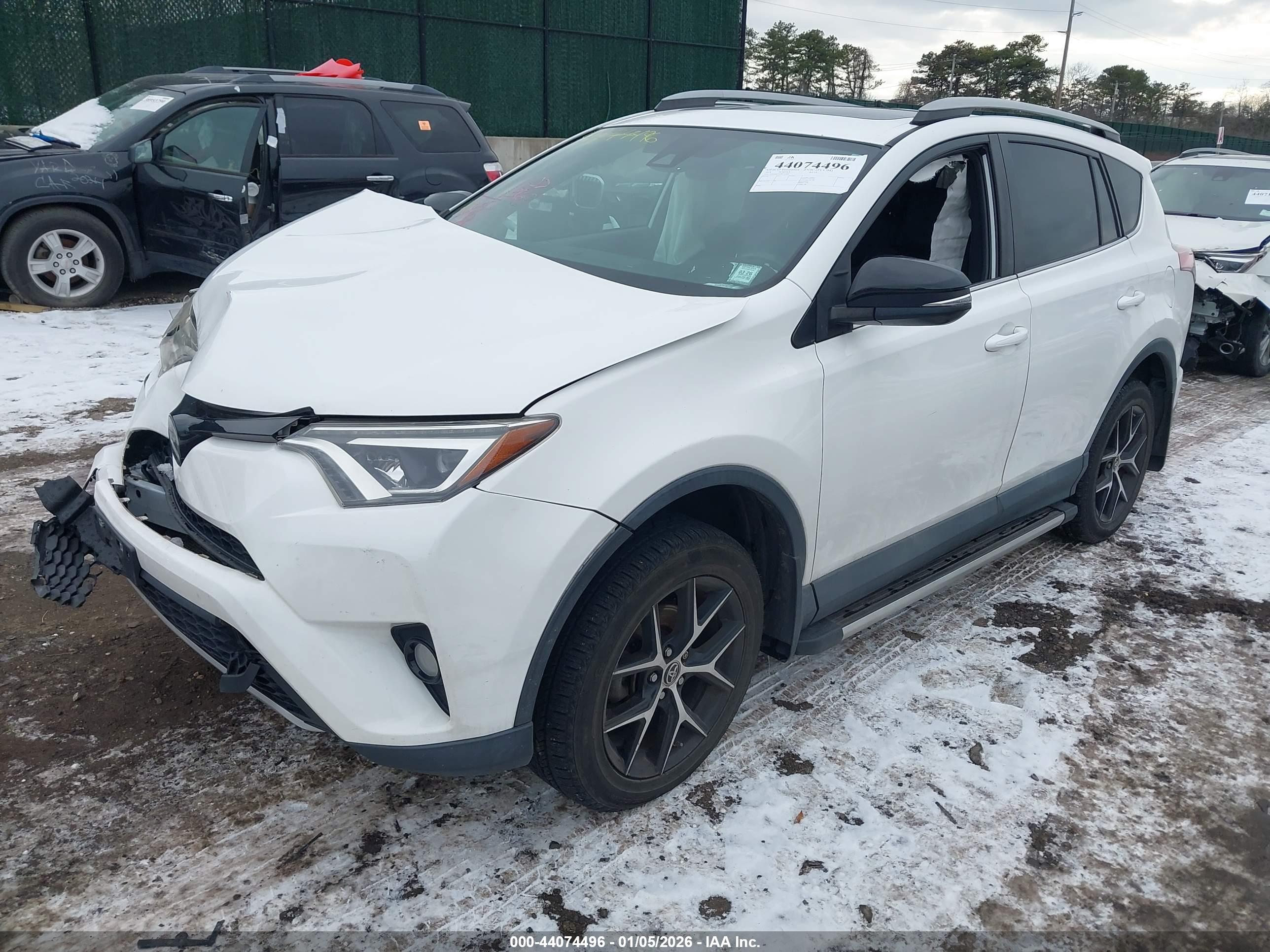 TOYOTA RAV4 image 2