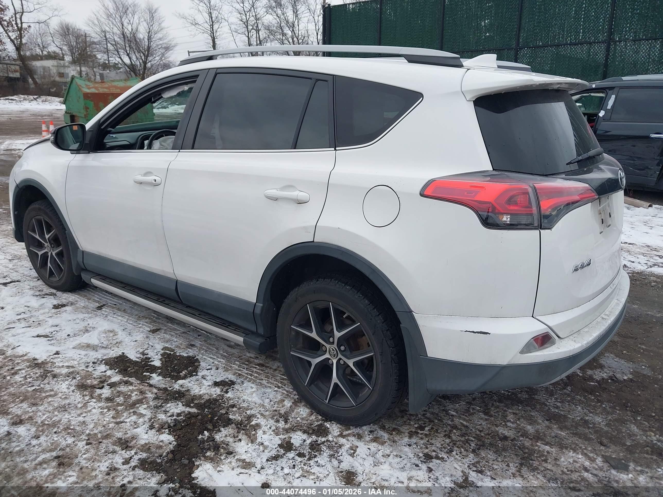 TOYOTA RAV4 image 3