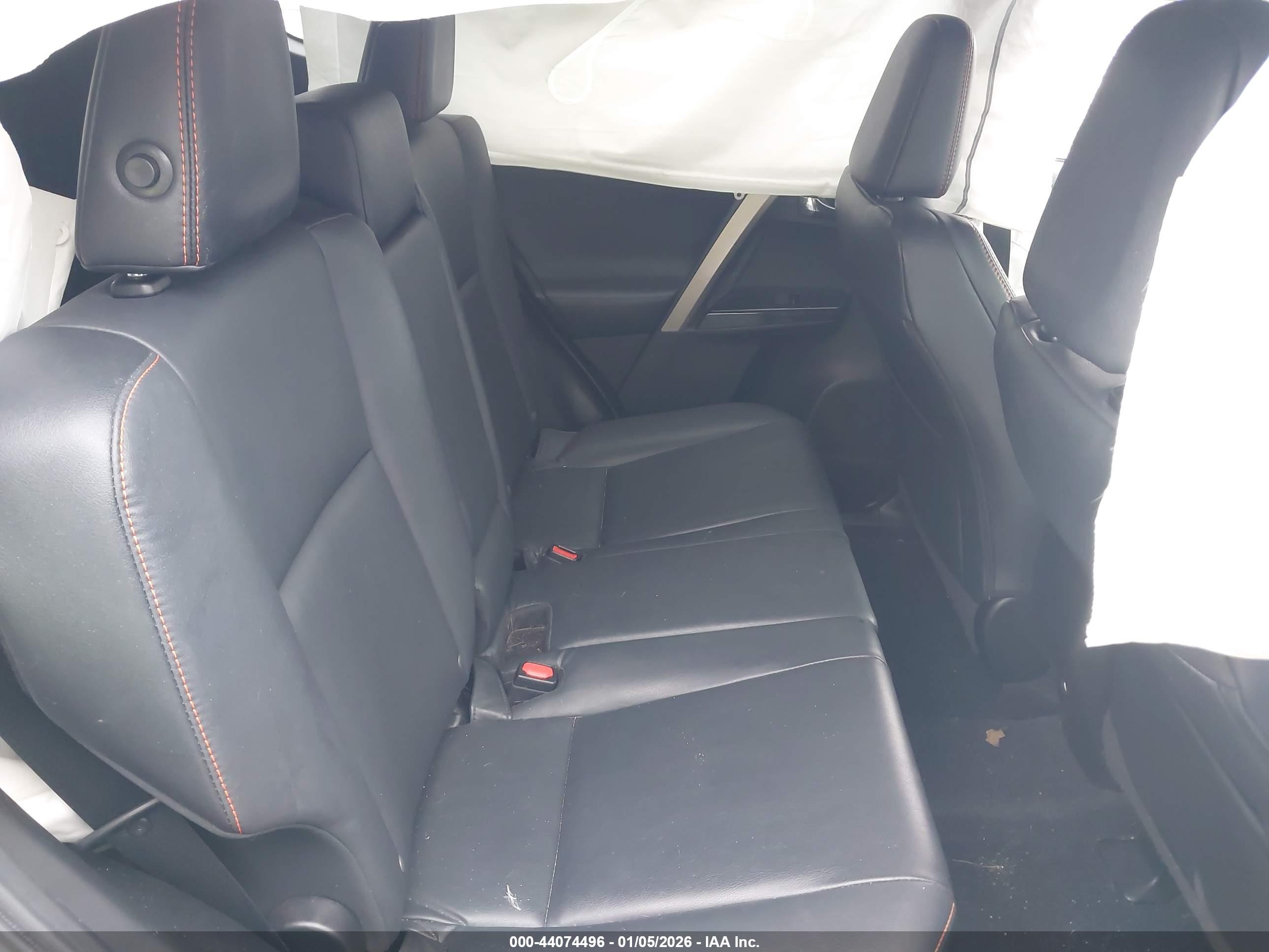 TOYOTA RAV4 image 8