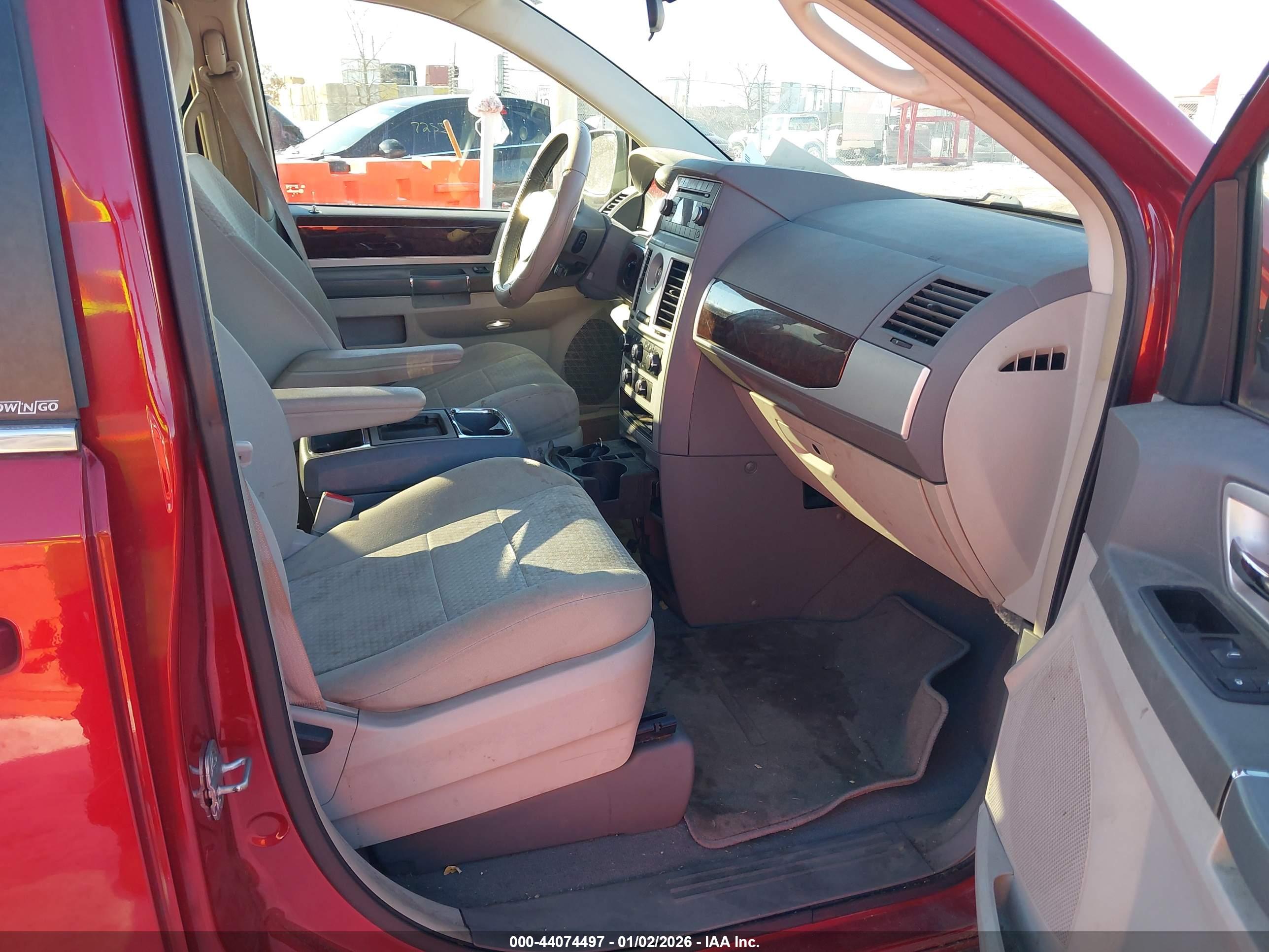 CHRYSLER TOWN image 5