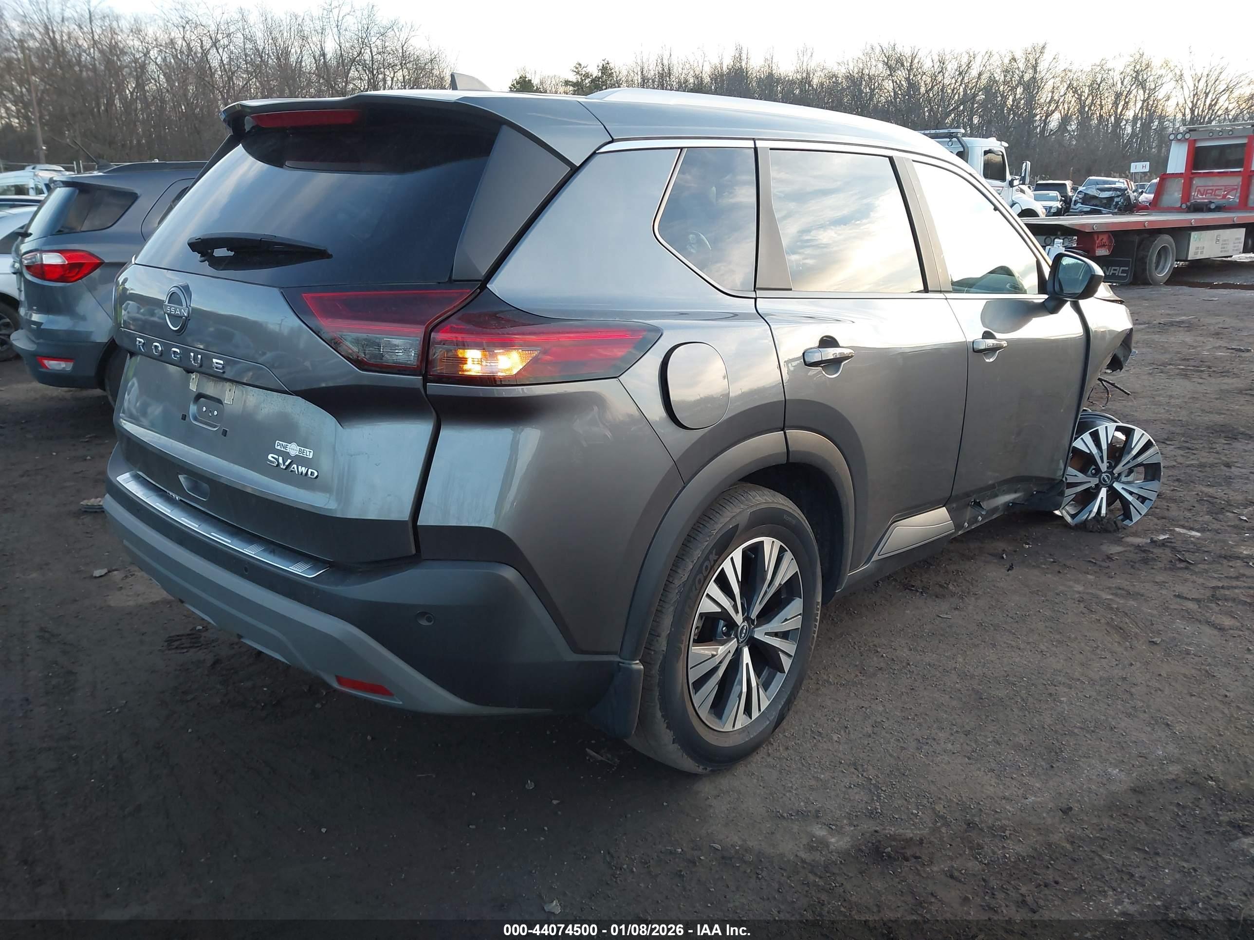 NISSAN ROGUE image 4