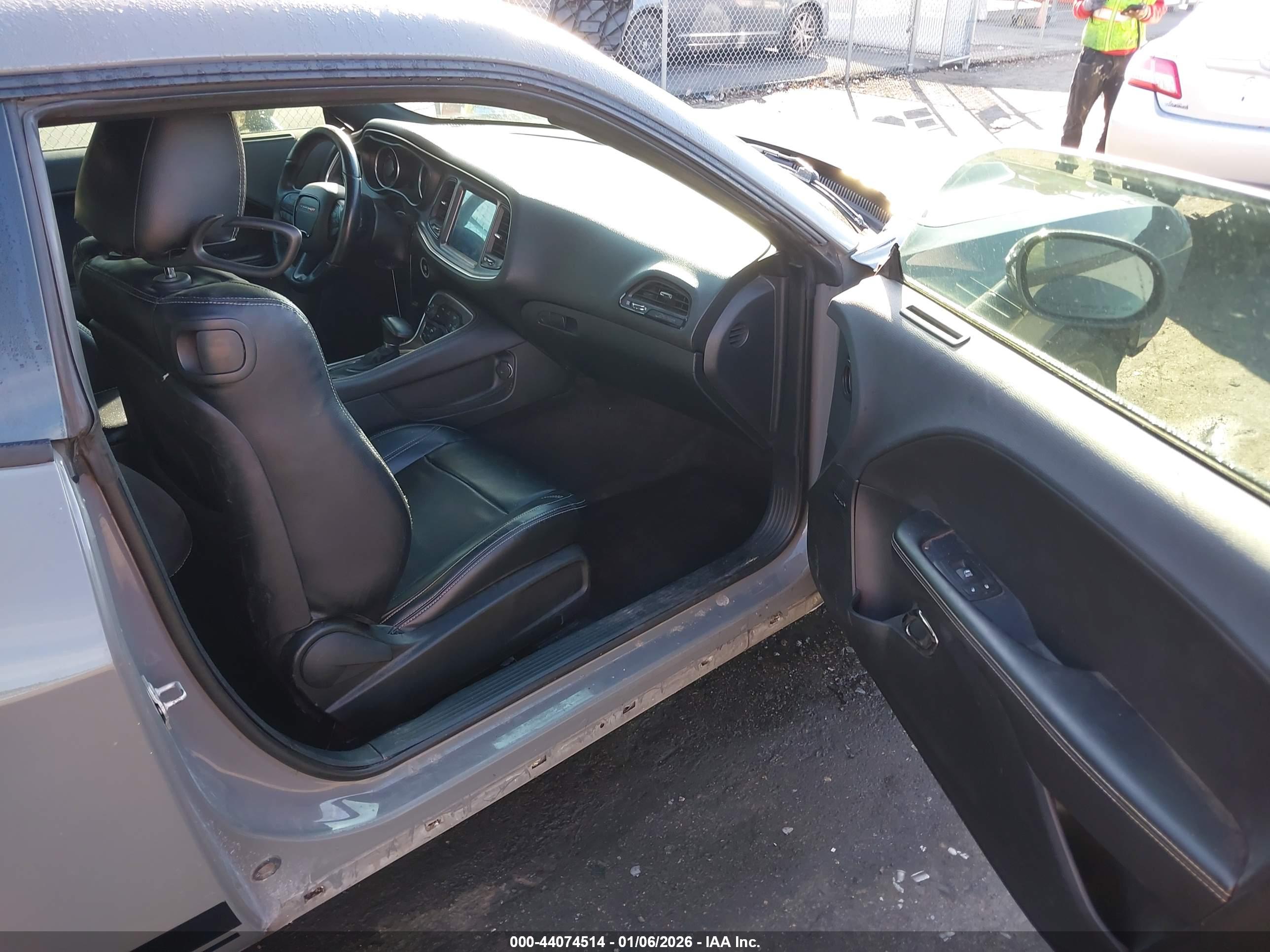 DODGE CHALLENGER image 5