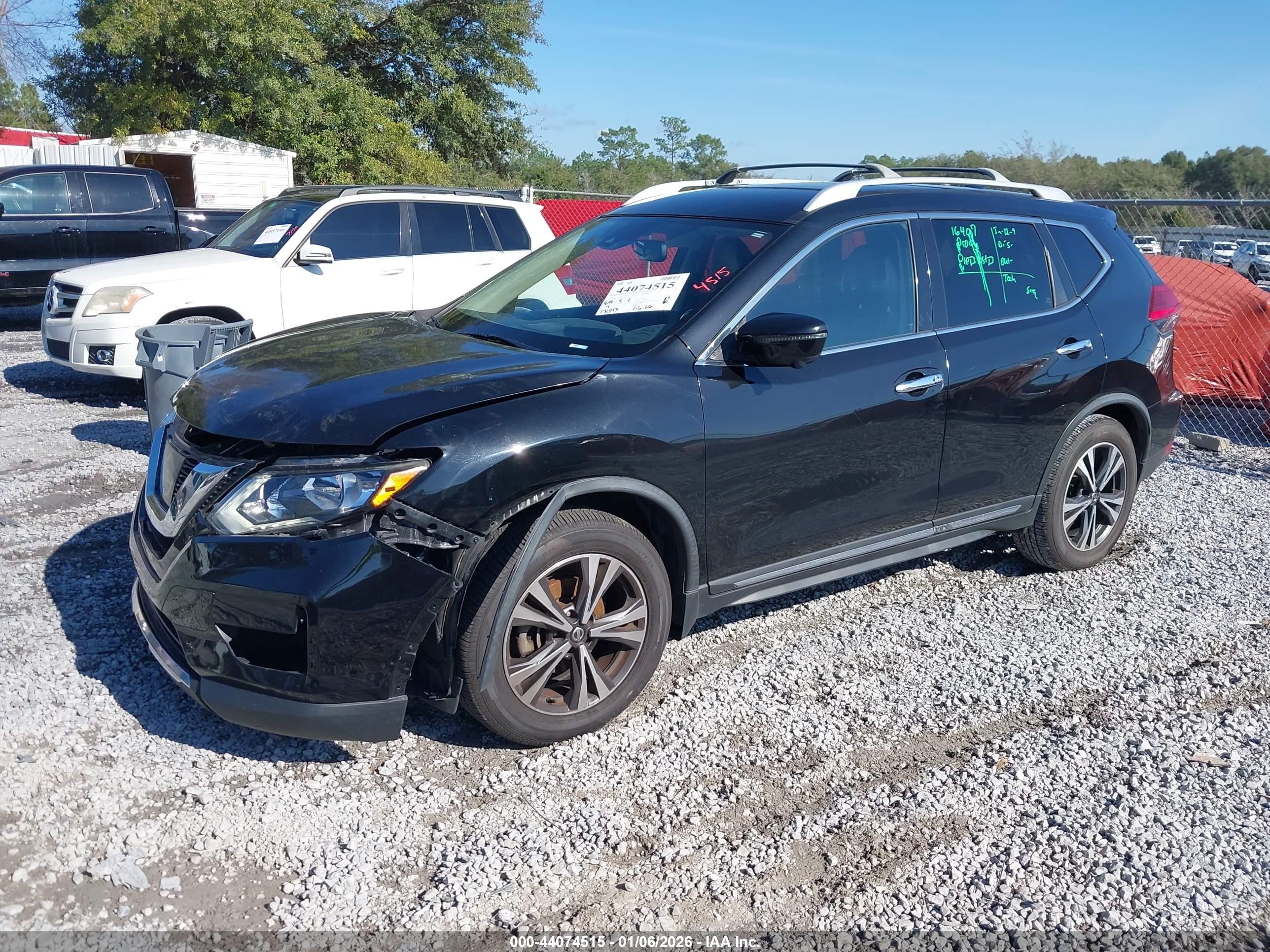 NISSAN ROGUE image 2